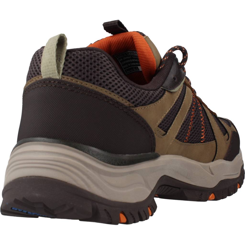 SKECHERS  ARCH FIT DAWSON-VORTEGO en color MARRON  (3)
