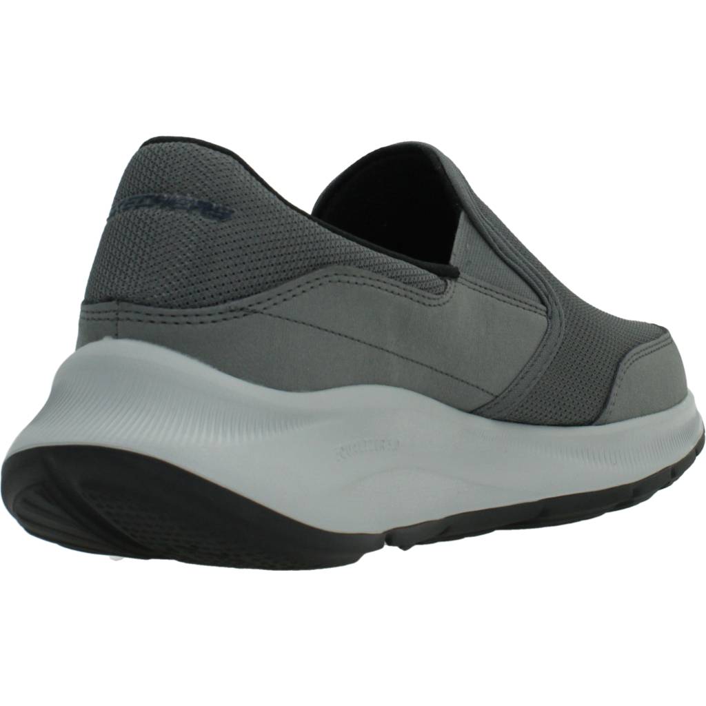 SKECHERS  EQUALIZER . en color GRIS  (3)