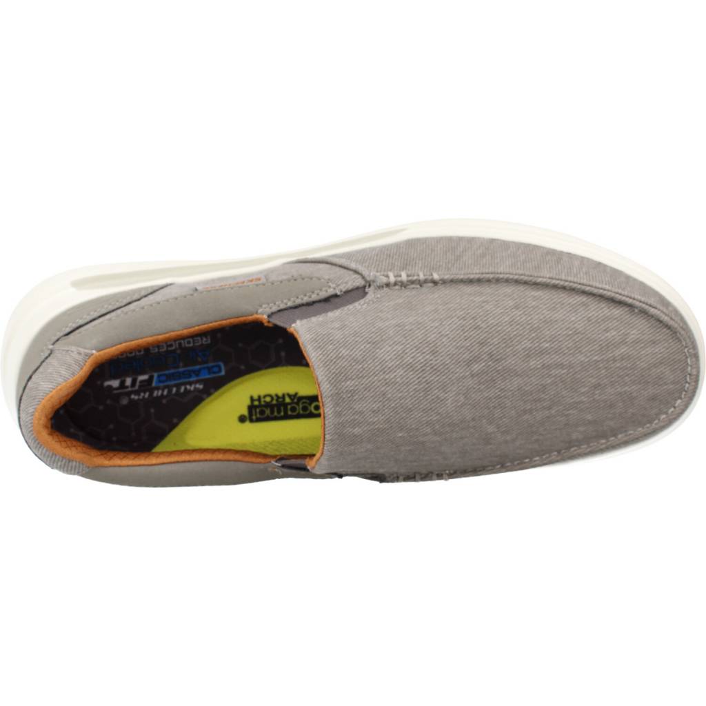 SKECHERS  PROVEN - MOC en color MARRON  (7)