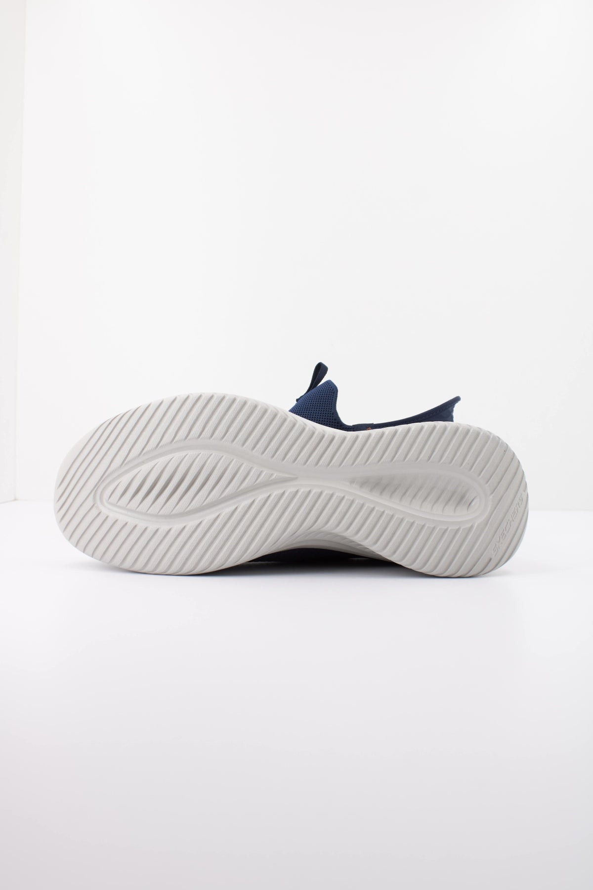 SKECHERS SLIP-INS: ULTRA FL en color AZUL  (5)