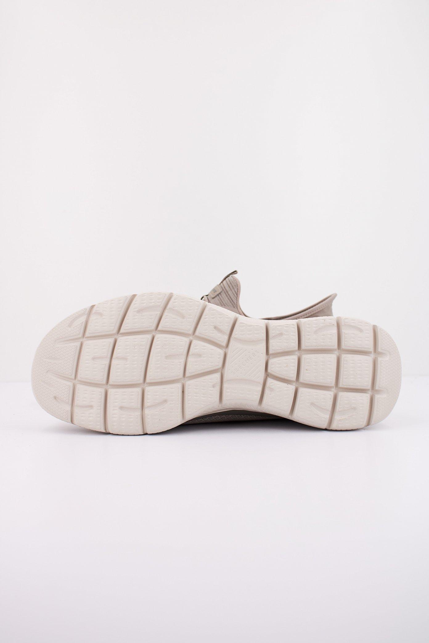 SKECHERS  SUMMITS - HIGH RANGE SLIP-INS en color BEIS  (5)