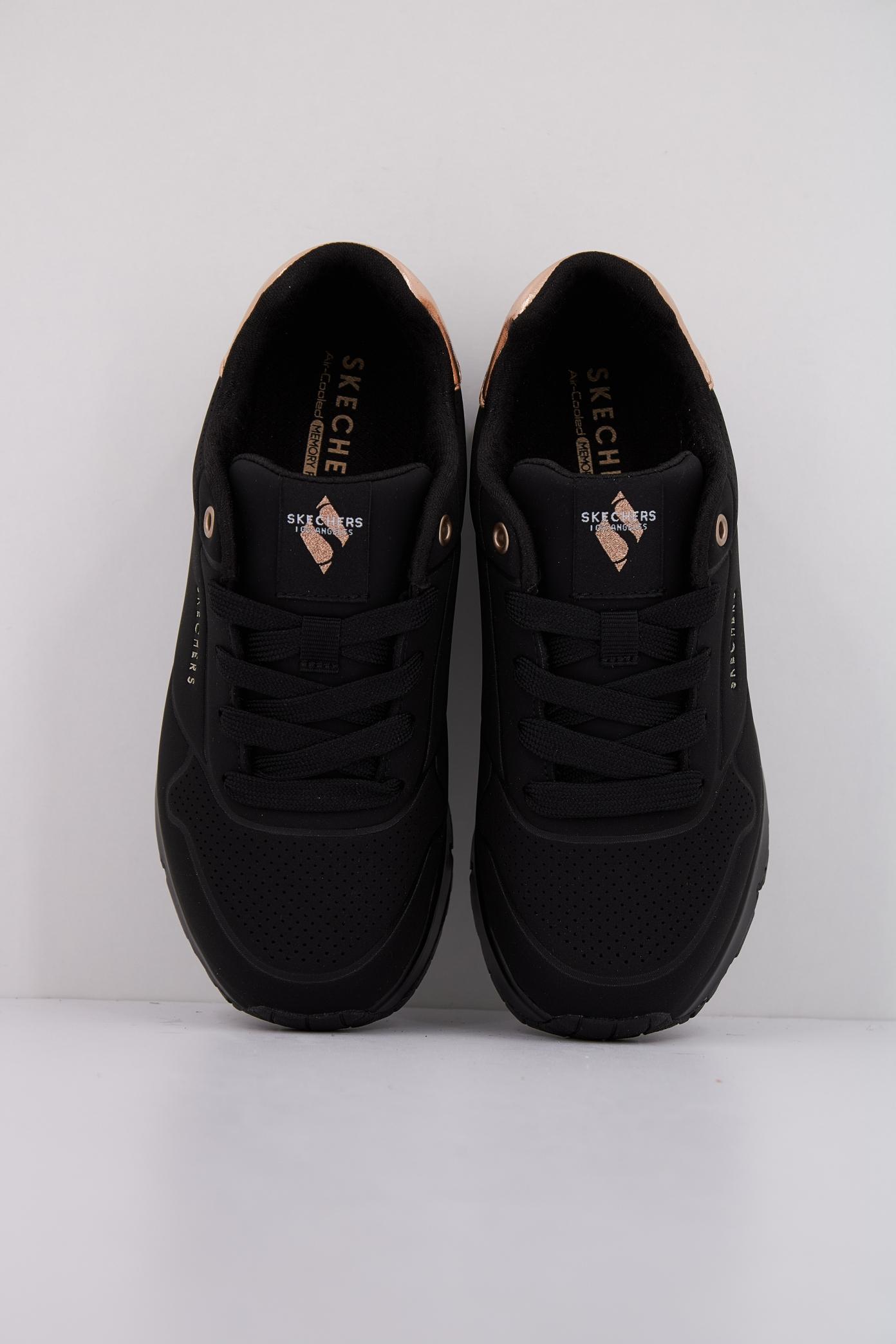 SKECHERS UNO GEN - SHIMMER A en color NEGRO  (3)