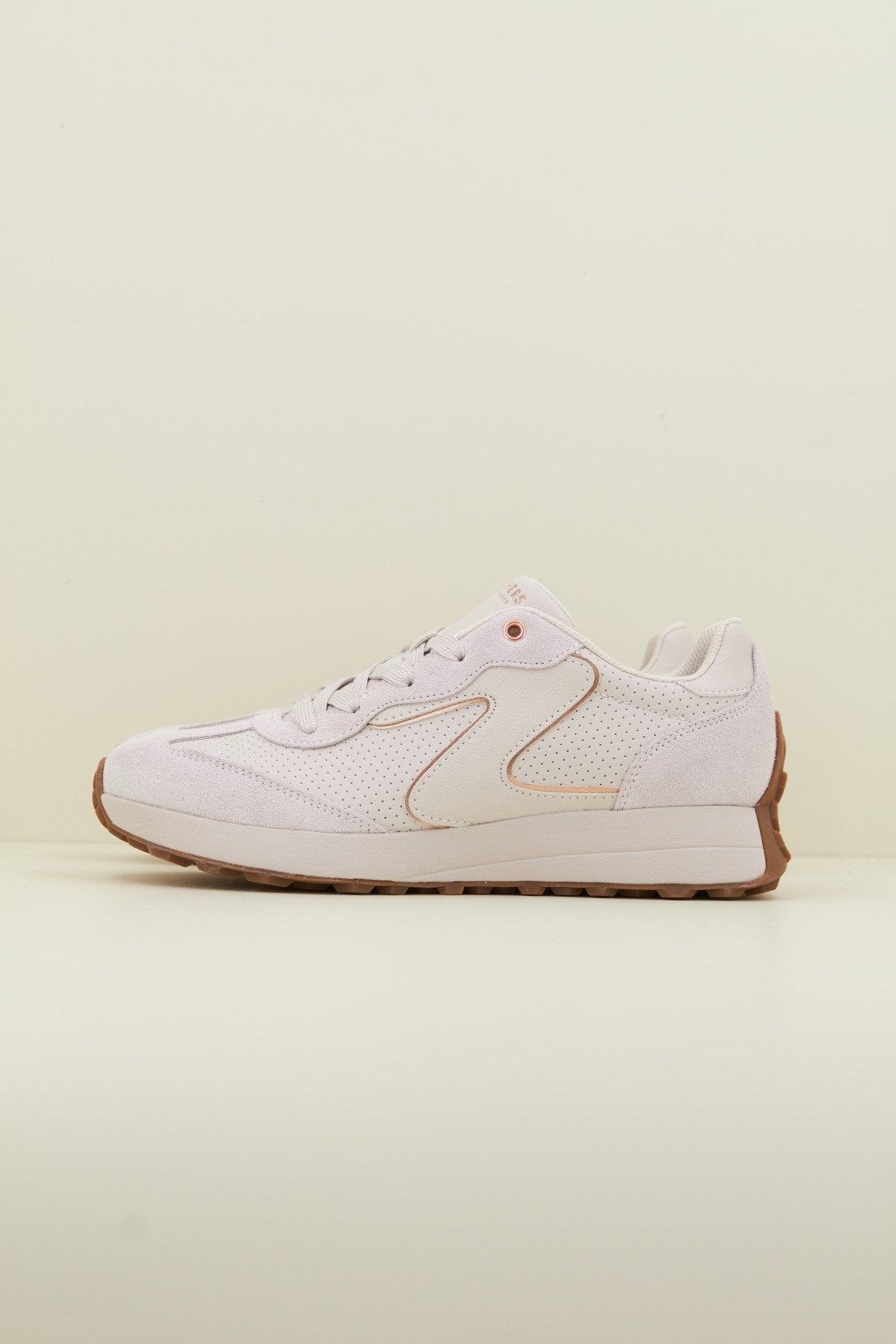 SKECHERS  en color BEIS  (1)