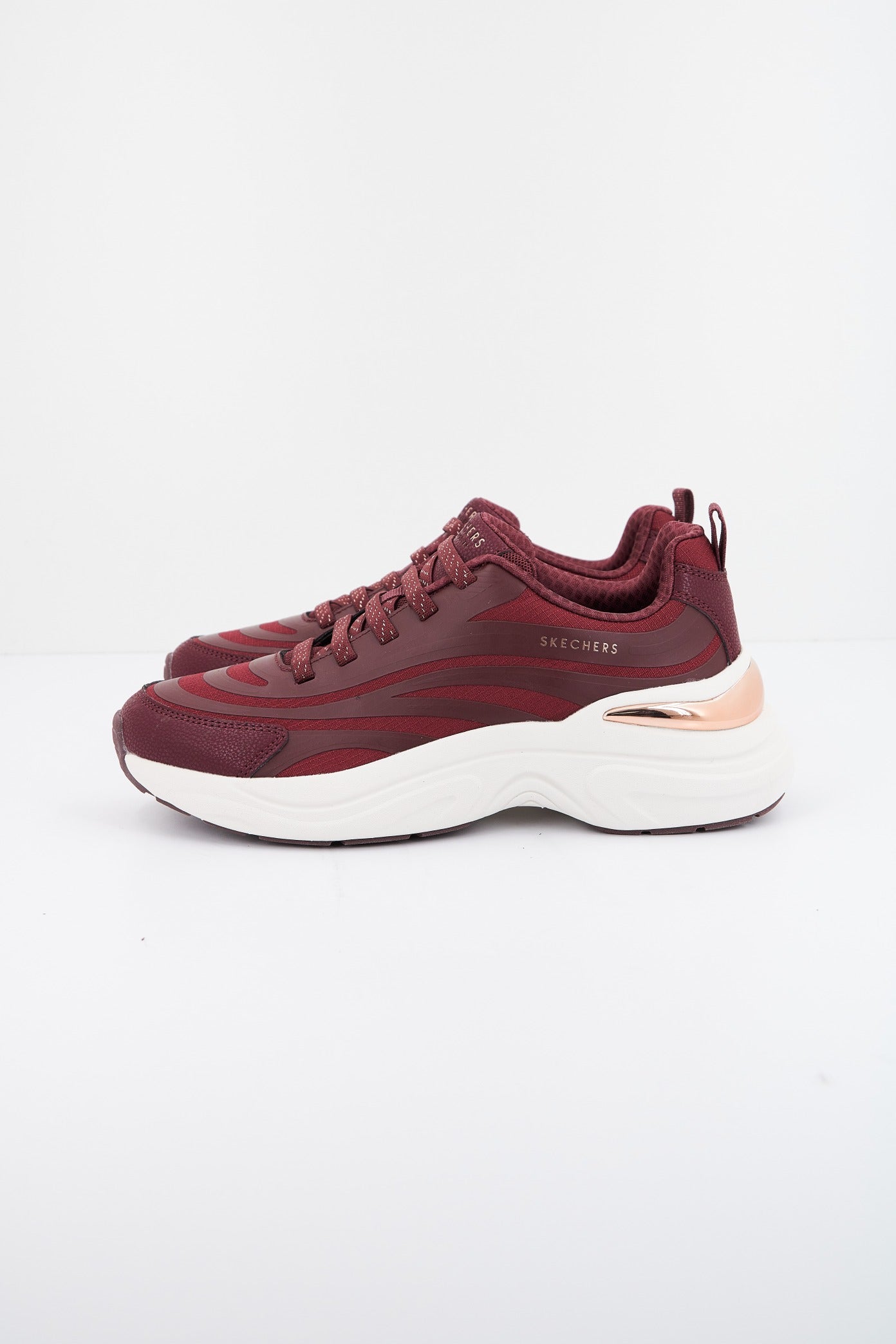 SKECHERS  en color BURDEOS  (1)