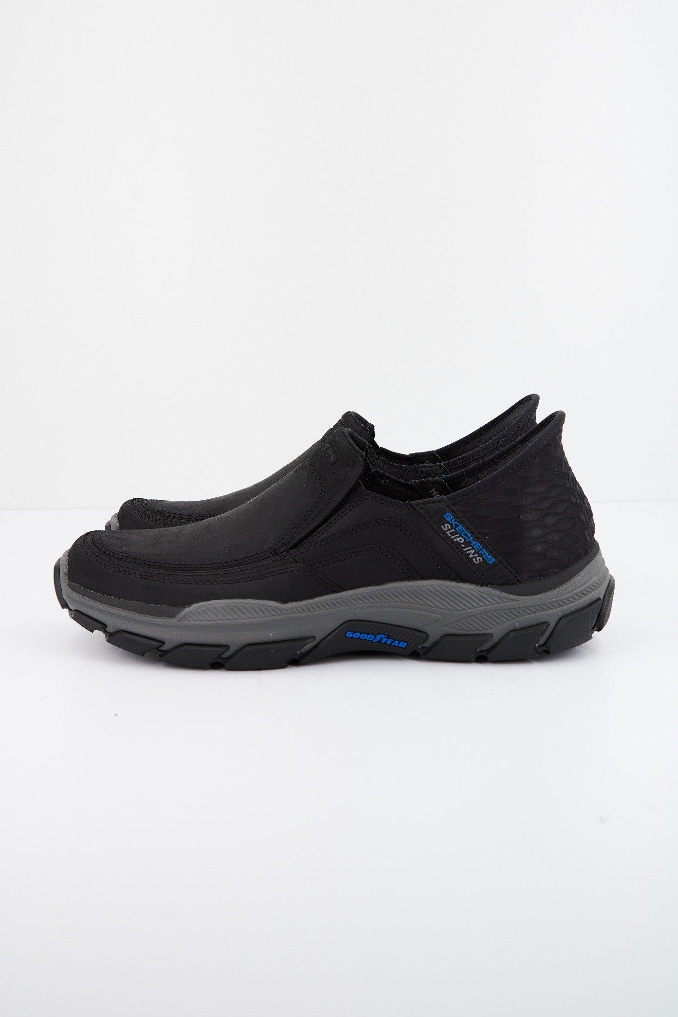 SKECHERS SLIP-INS: S en color NEGRO  (1)