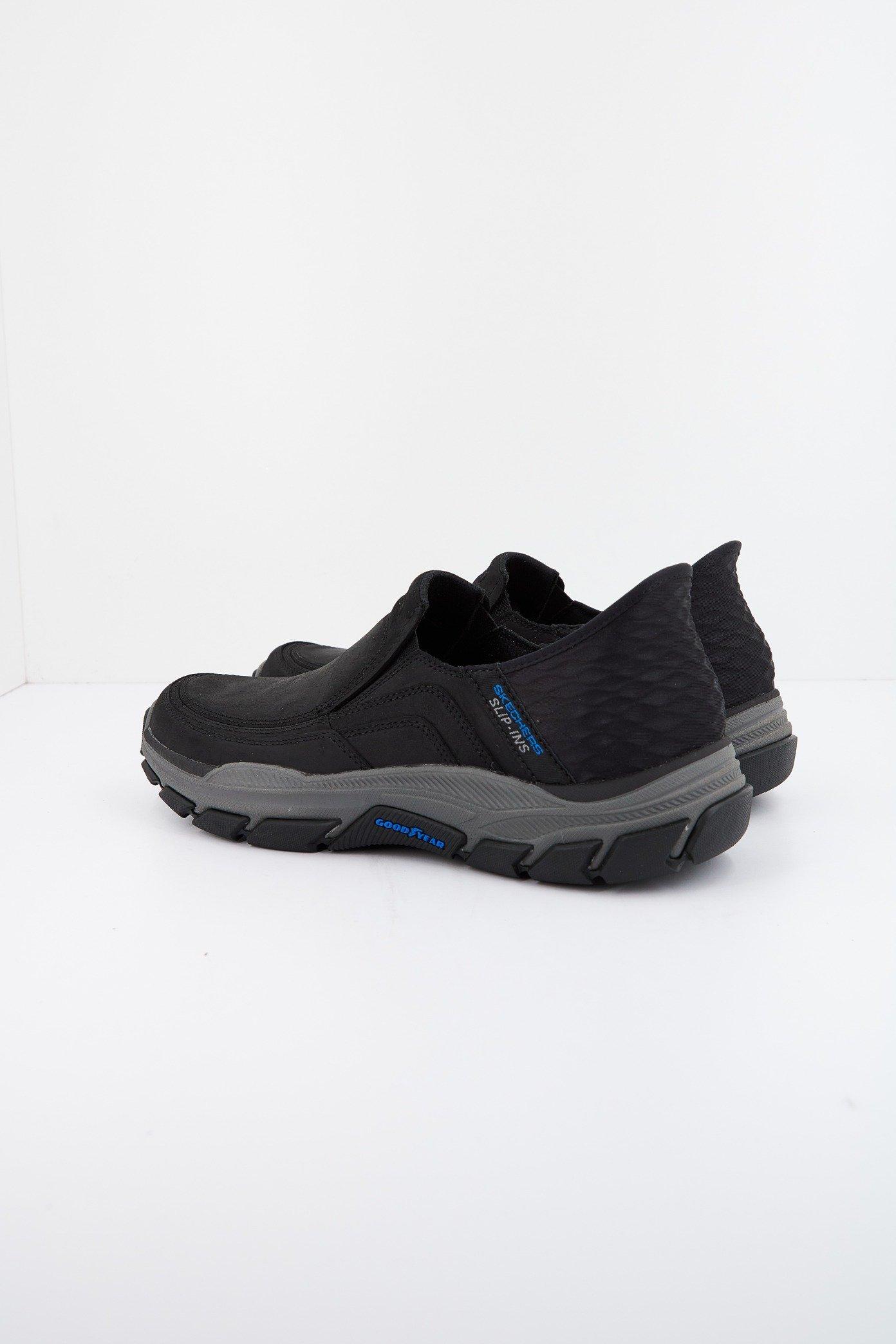 SKECHERS SLIP-INS: S en color NEGRO  (3)