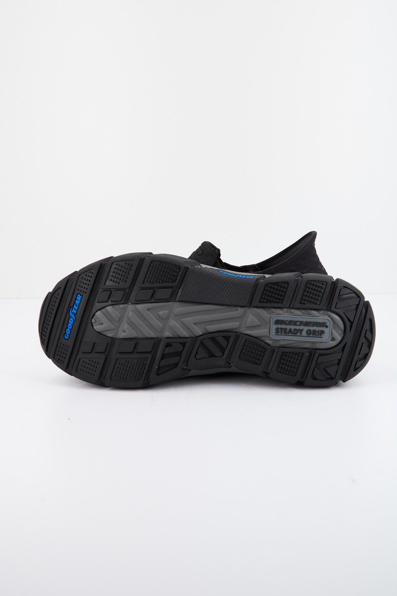 SKECHERS SLIP-INS: S en color NEGRO  (4)