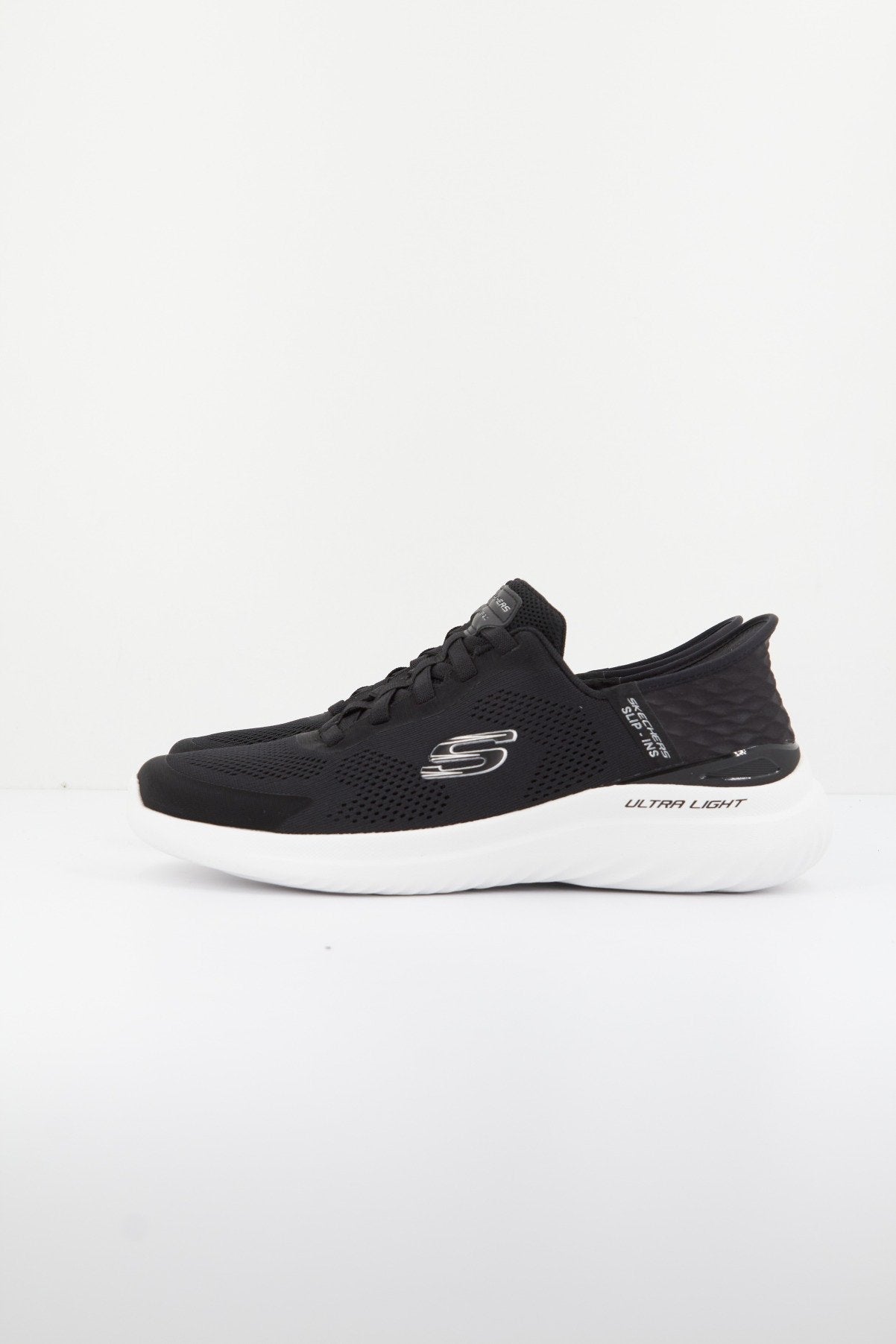 SKECHERS SLIP-INS: S en color NEGRO  (1)