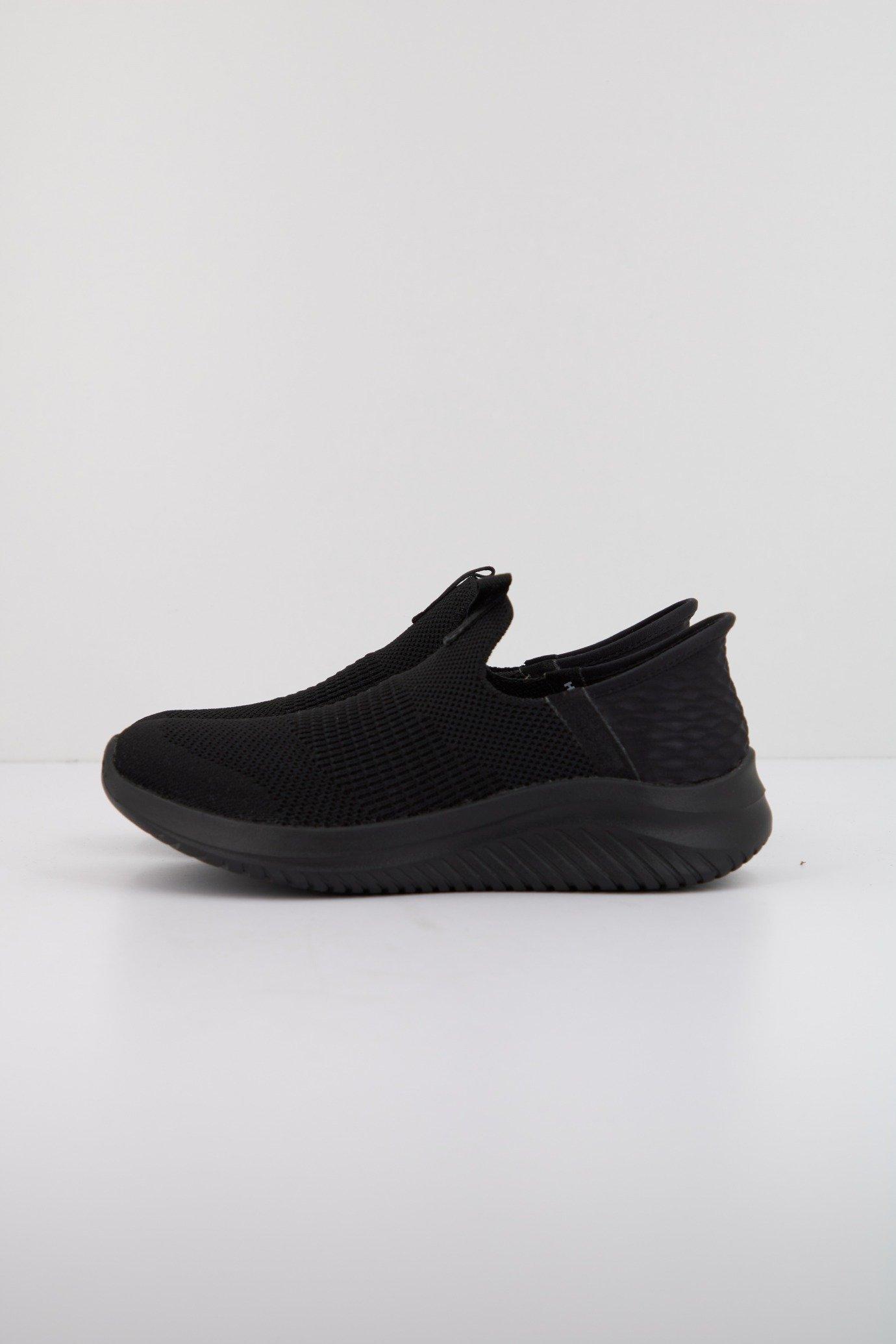 SKECHERS ULTRA FLEX . - SMOOTH STEP SLIP-INS en color NEGRO  (1)