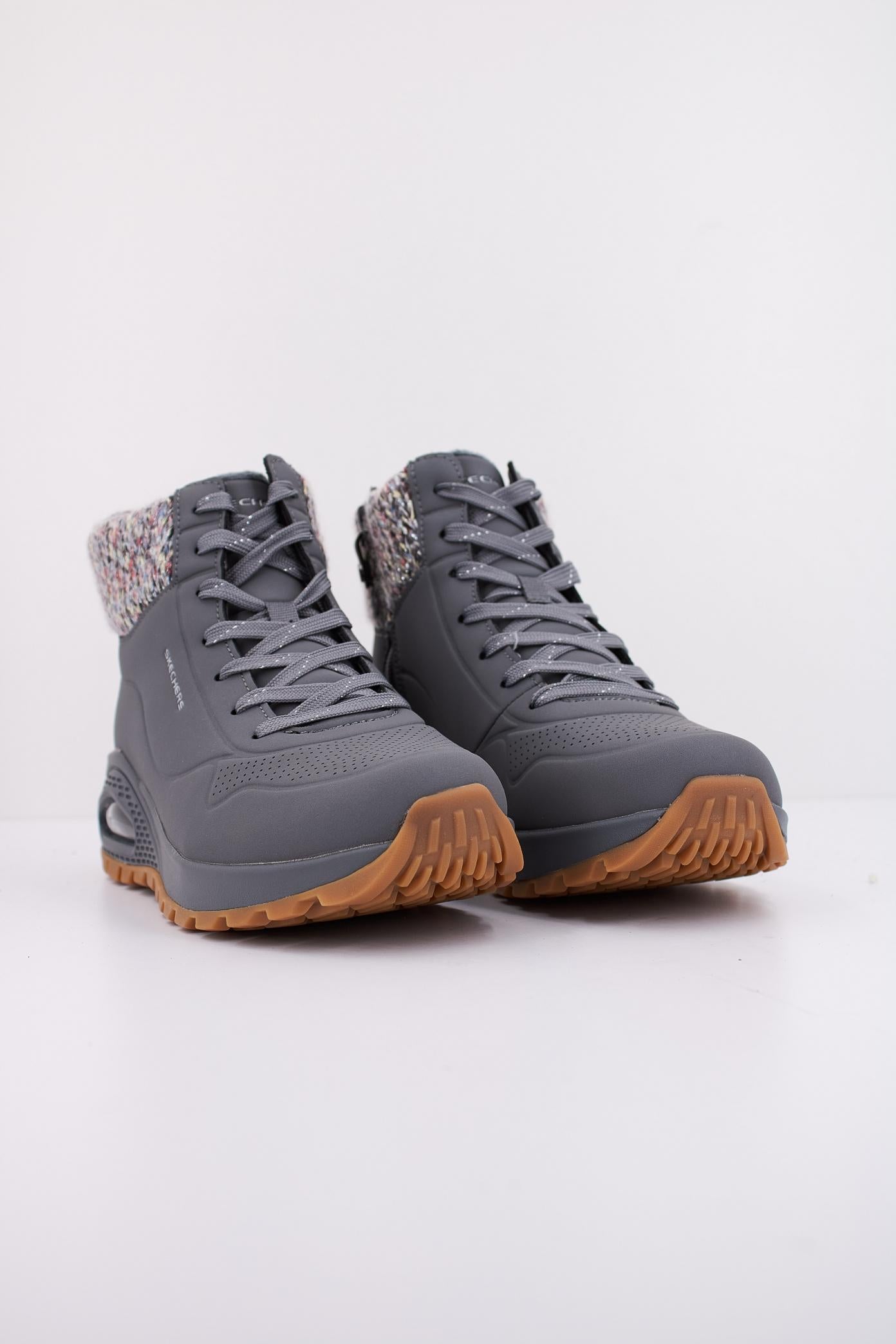 SKECHERS UNO RUGGED en color GRIS  (2)