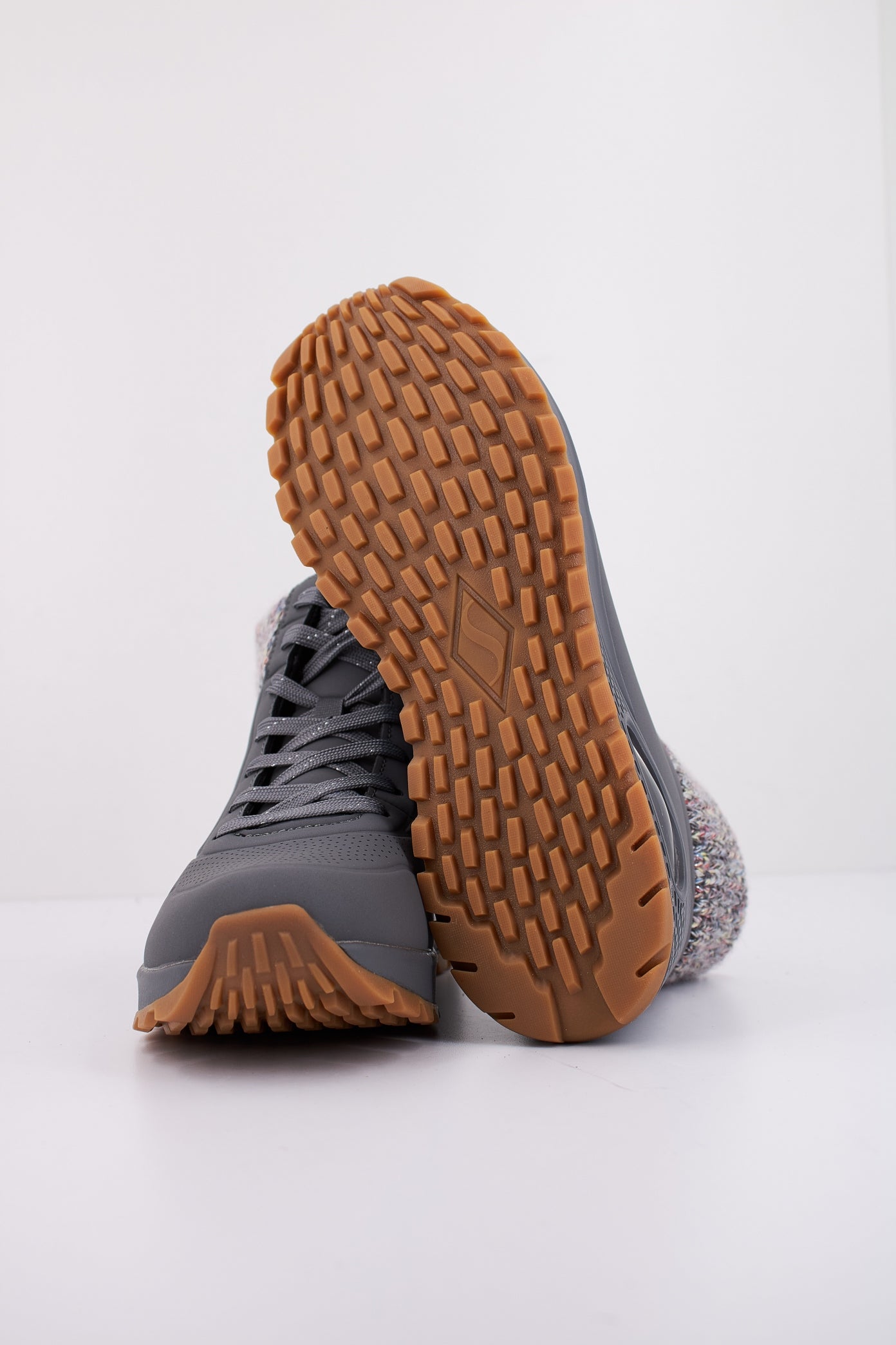 SKECHERS UNO RUGGED en color GRIS  (5)