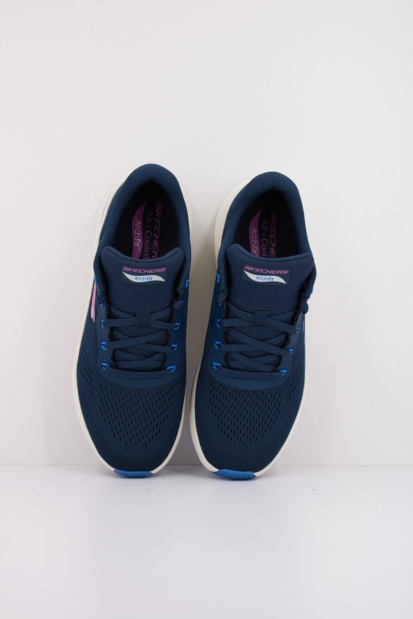 SKECHERS ARCH FIT . BIG LEAGUE en color AZUL  (3)