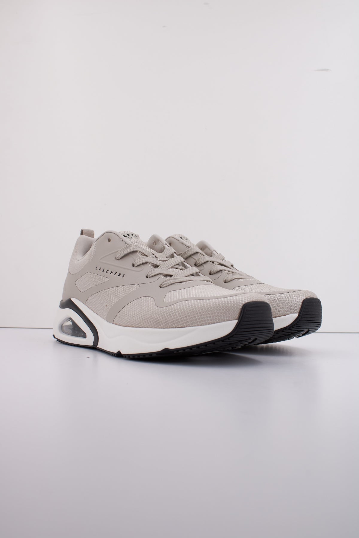 SKECHERS AIR UNO -REVOLU en color BEIS  (2)