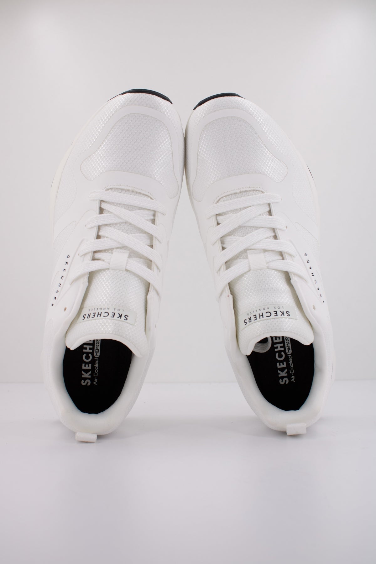 SKECHERS AIR UNO -REVOLU en color BLANCO  (3)