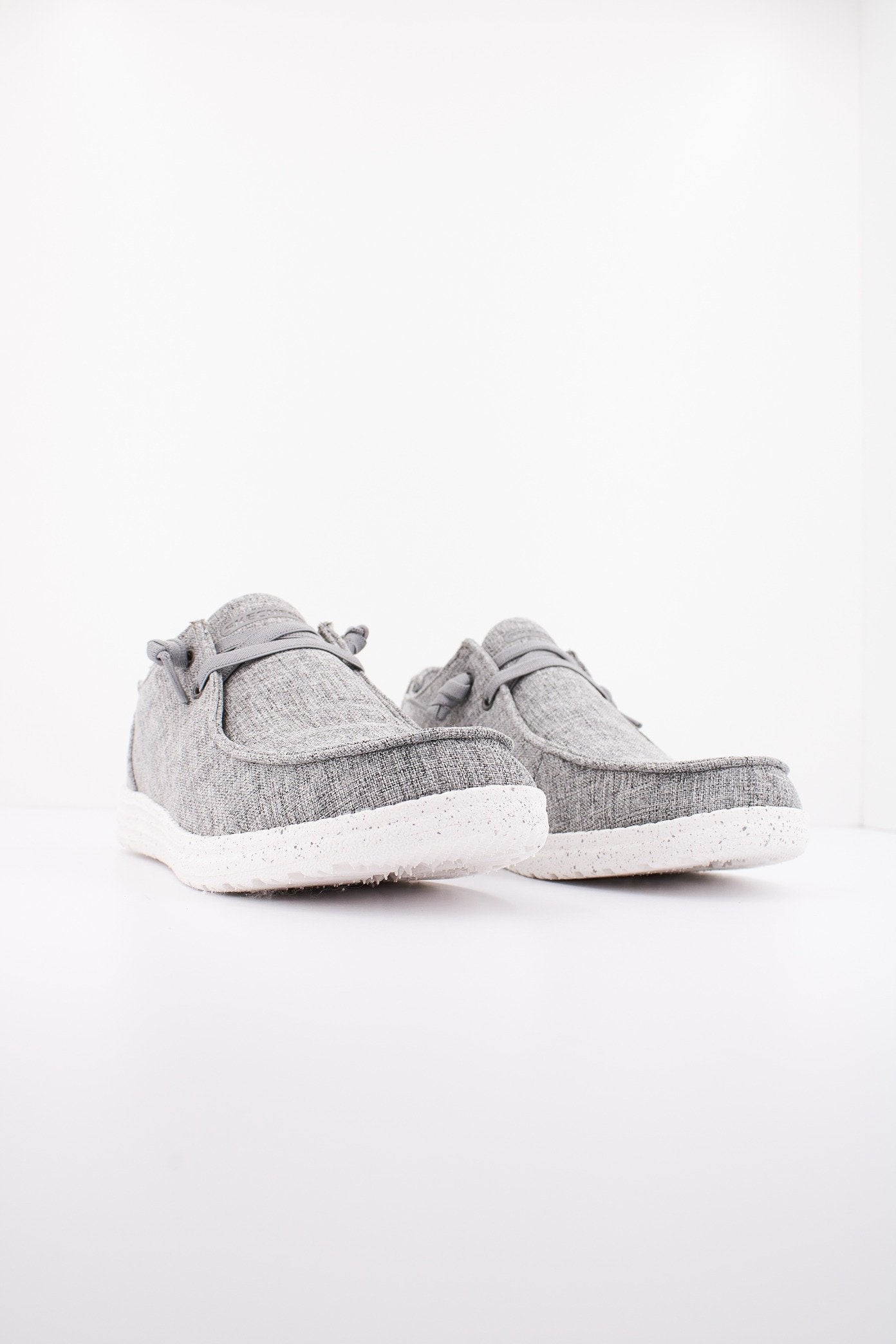 SKECHERS 	 RELAXED FIT: SOLVANO en color GRIS  (2)