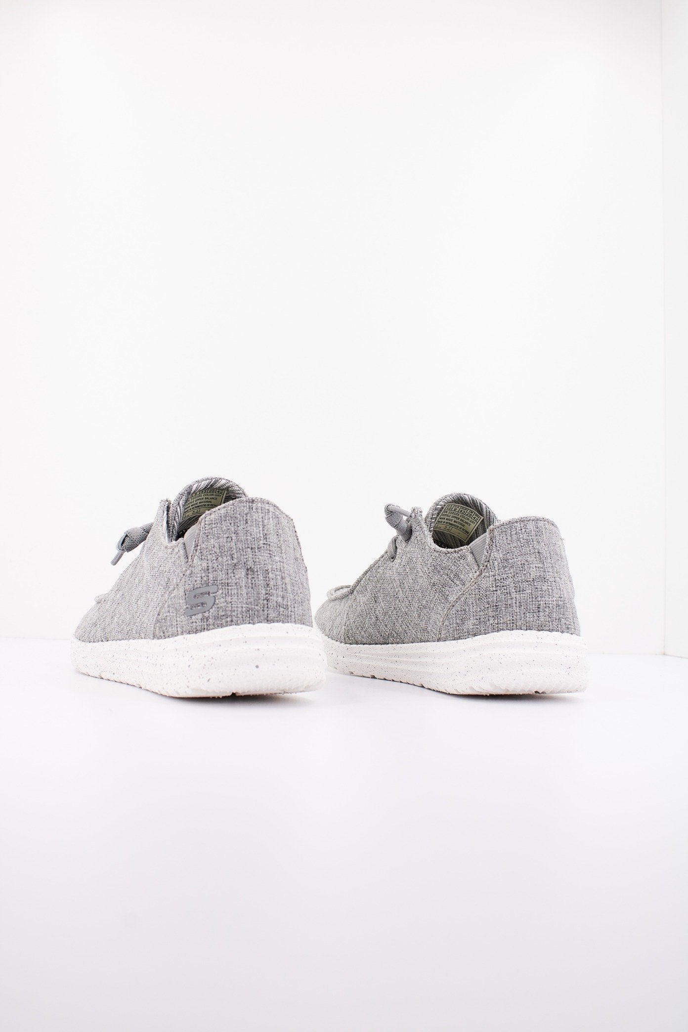 SKECHERS 	 RELAXED FIT: SOLVANO en color GRIS  (3)