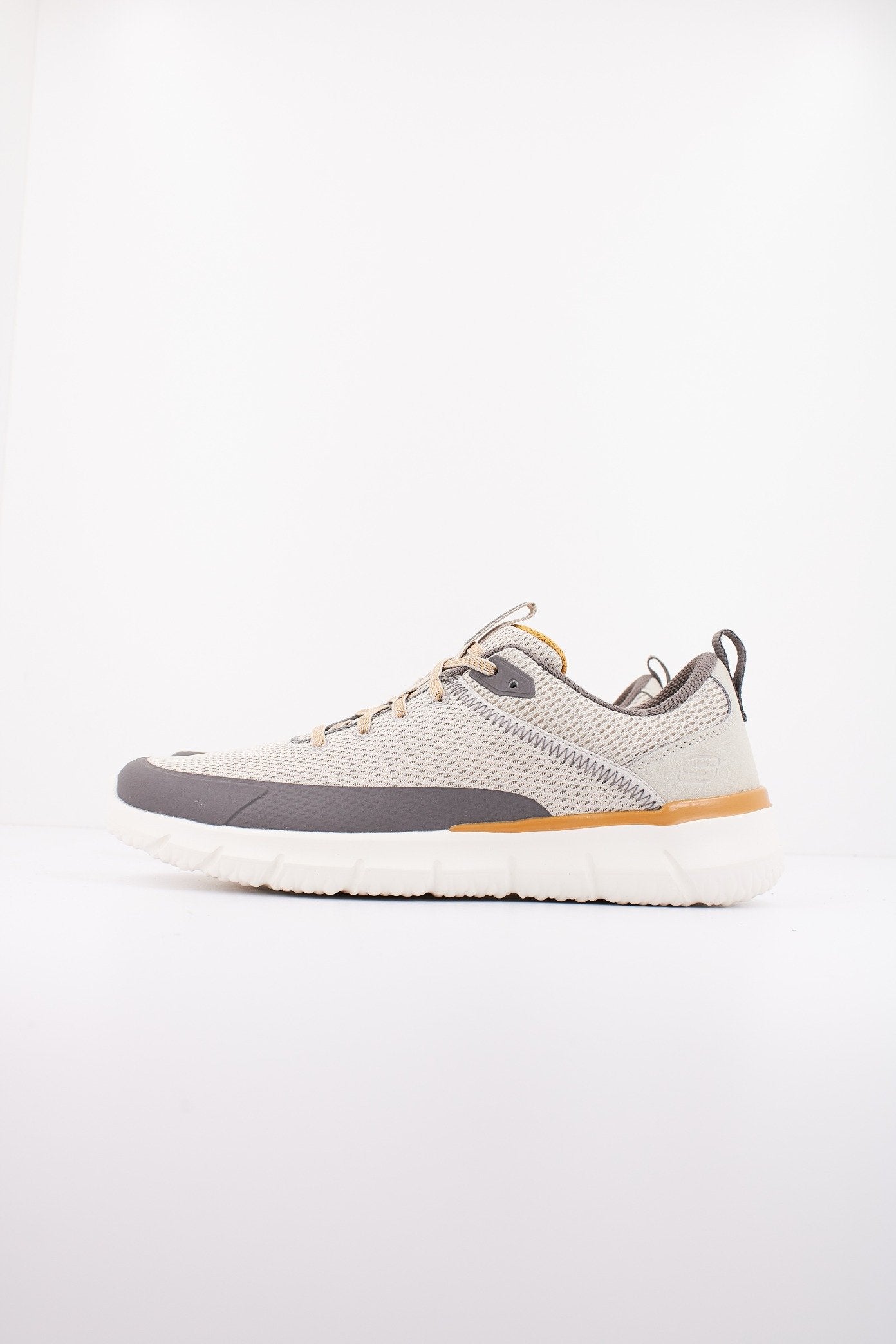 SKECHERS DEL RETTO-ARLING en color MARRON  (1)