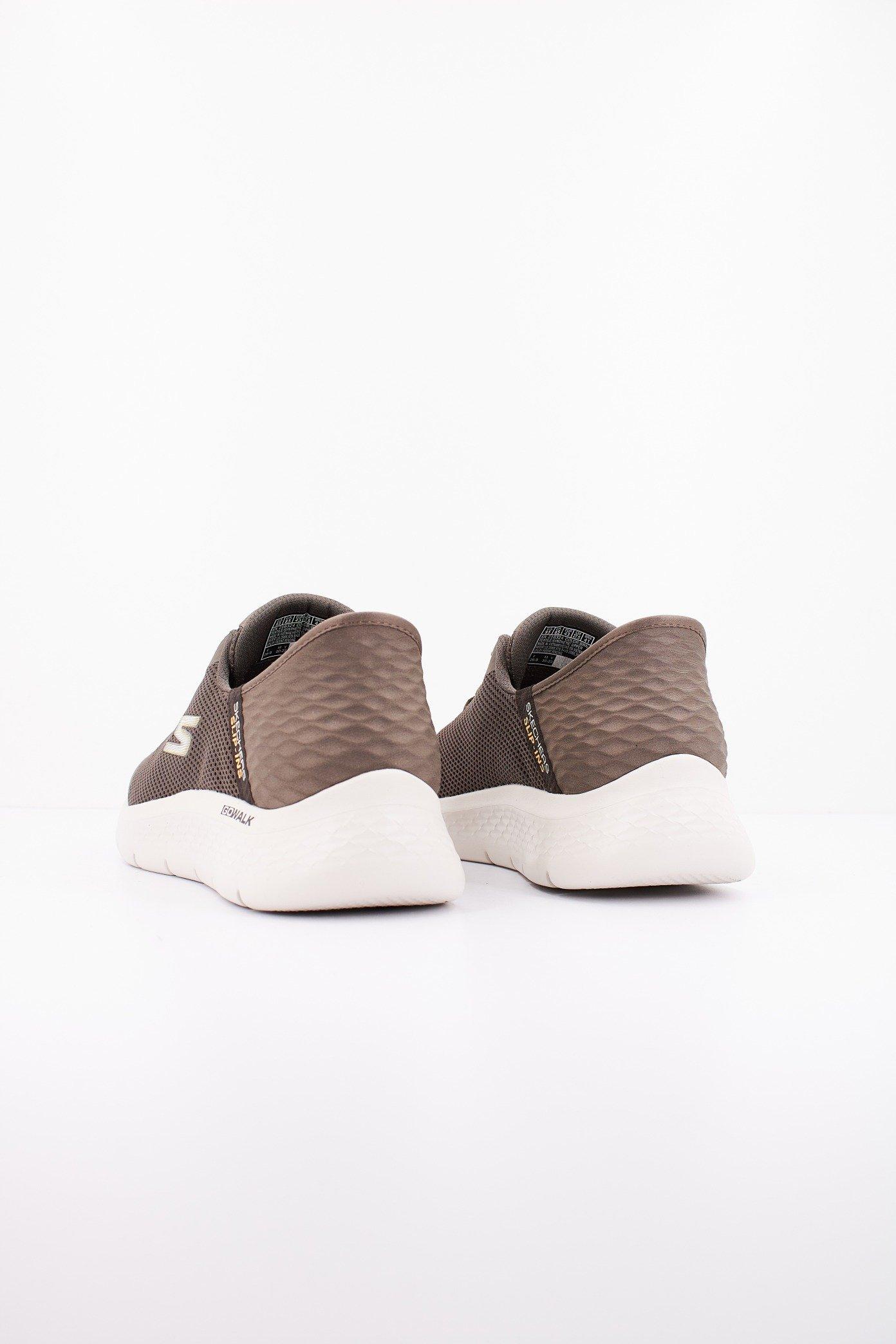 SKECHERS SLIP INS: GO WALK  en color MARRON  (3)