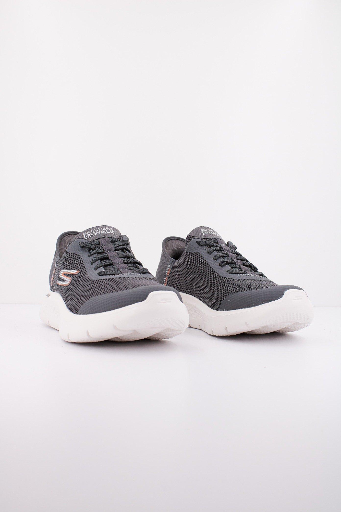 SKECHERS SLIP INS: GO WALK  en color GRIS  (2)