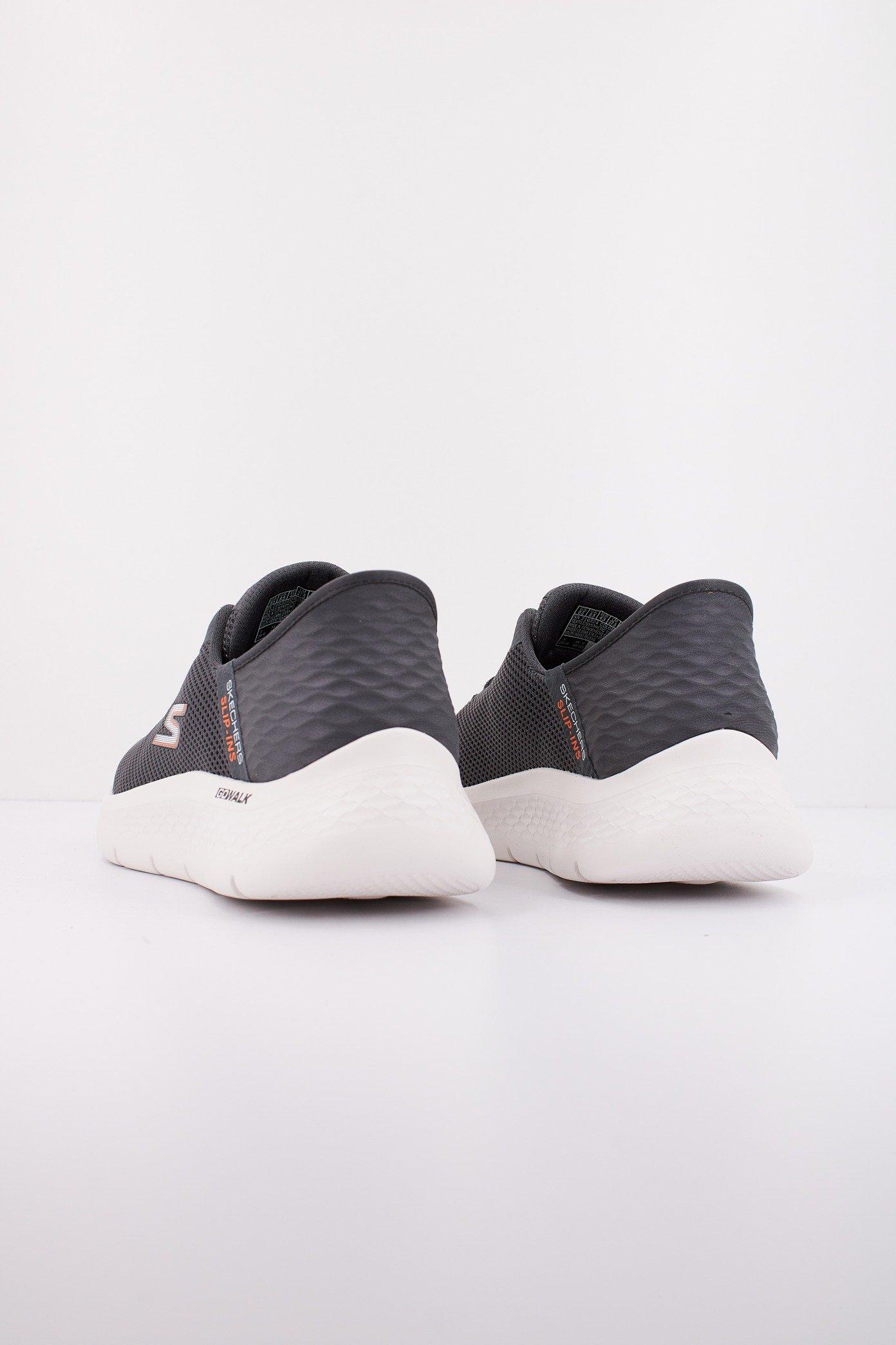 SKECHERS SLIP INS: GO WALK  en color GRIS  (3)