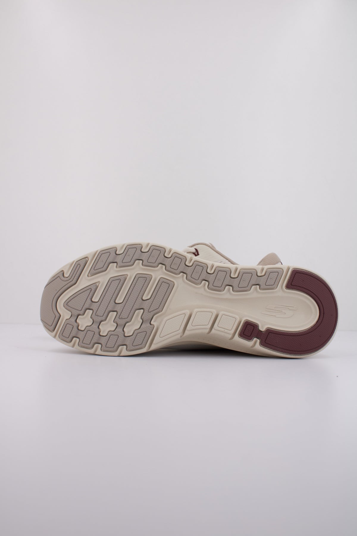 SKECHERS ARCH FIT . en color BEIS  (5)