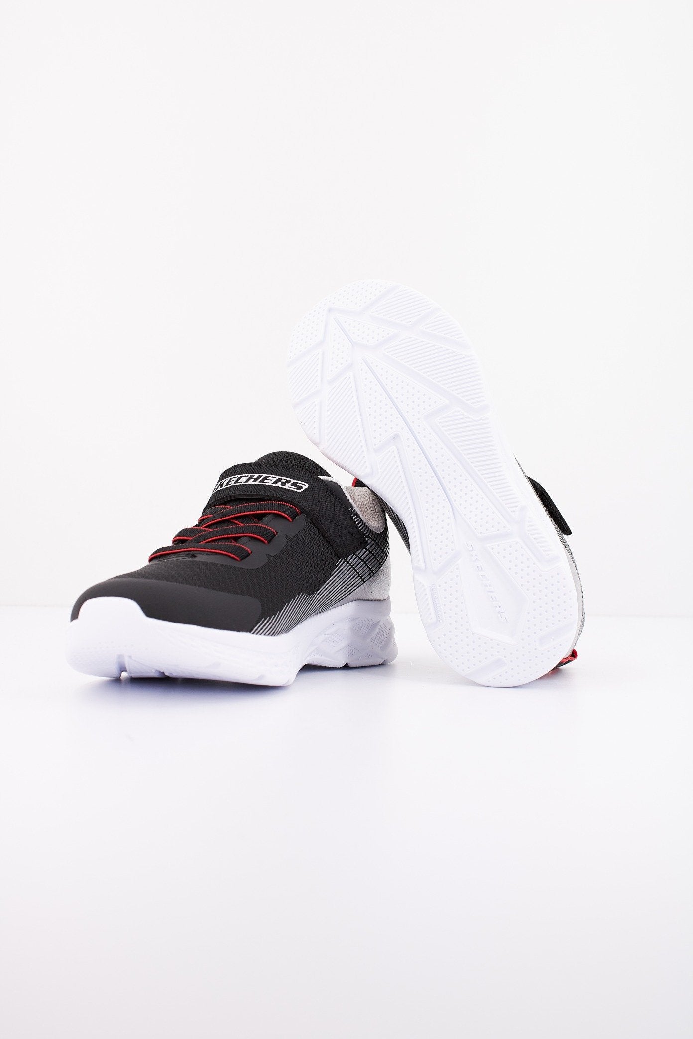 SKECHERS L en color NEGRO  (4)