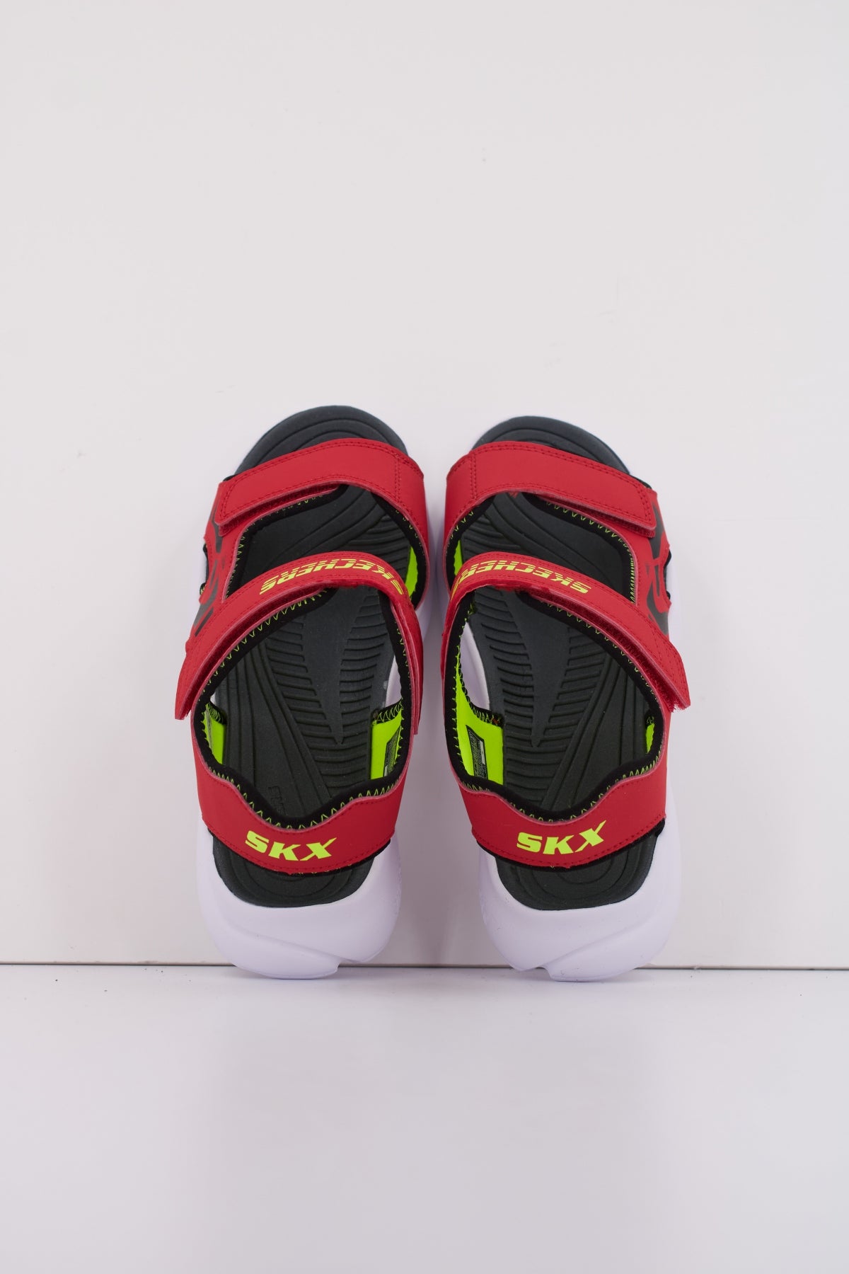 SKECHERS L  en color ROJO  (3)