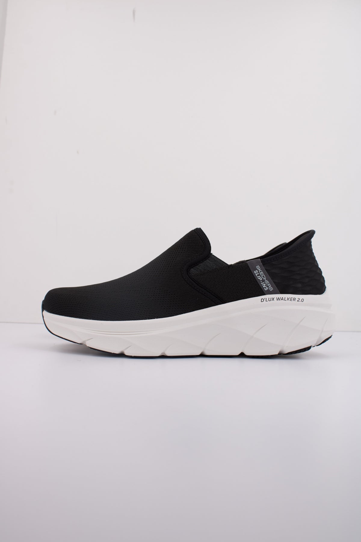 SKECHERS D'LUX WALKER en color NEGRO  (1)