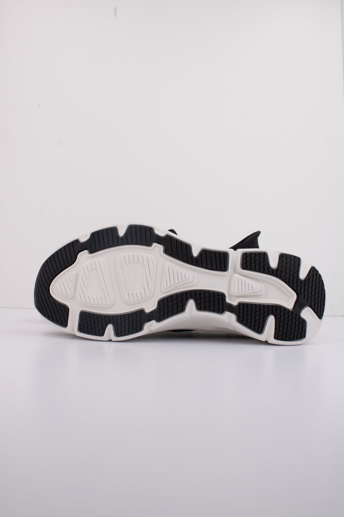 SKECHERS D'LUX WALKER en color NEGRO  (5)
