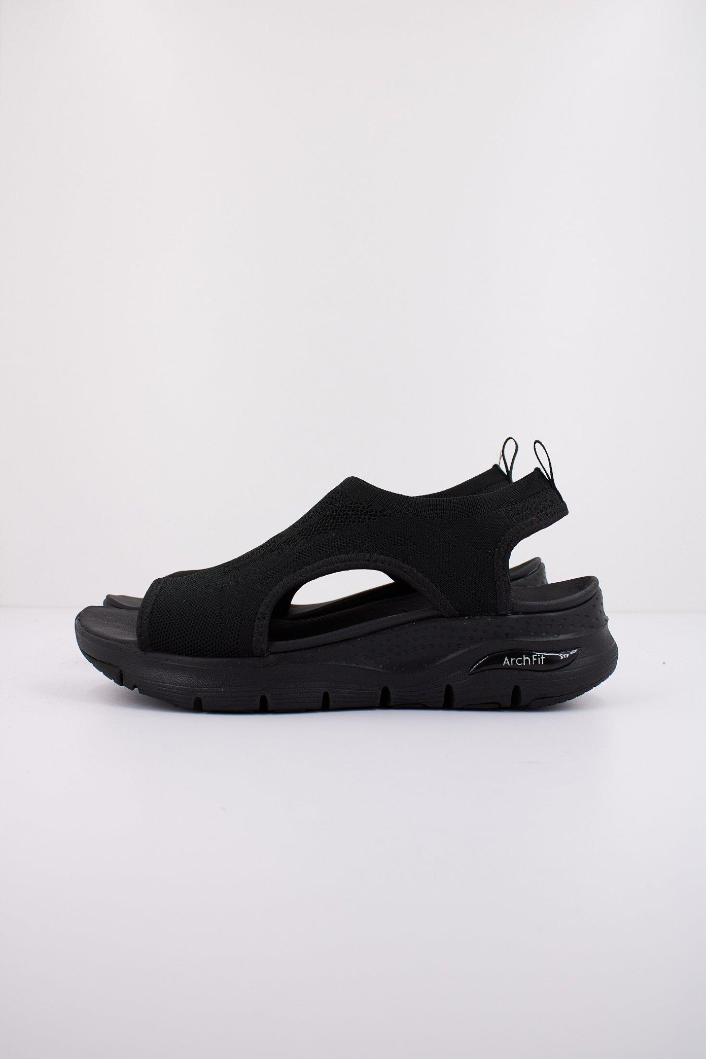 SKECHERS ARCH FIT en color NEGRO  (1)