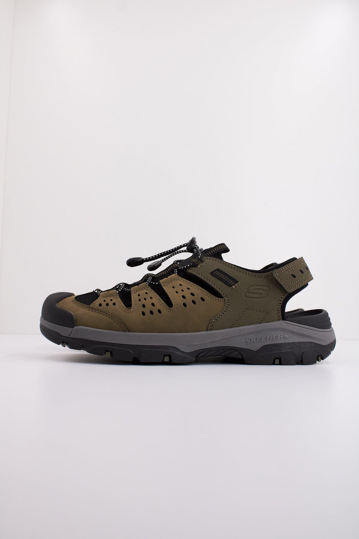 SKECHERS TRESMEN - MENARD en color VERDE  (1)