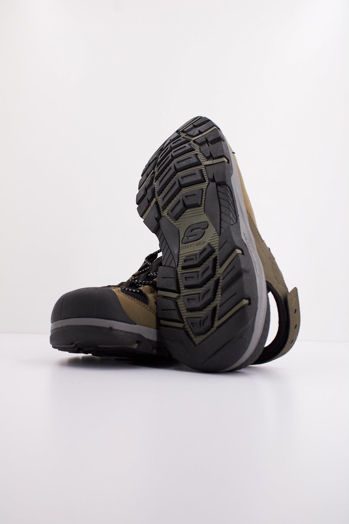 SKECHERS TRESMEN - MENARD en color VERDE  (5)