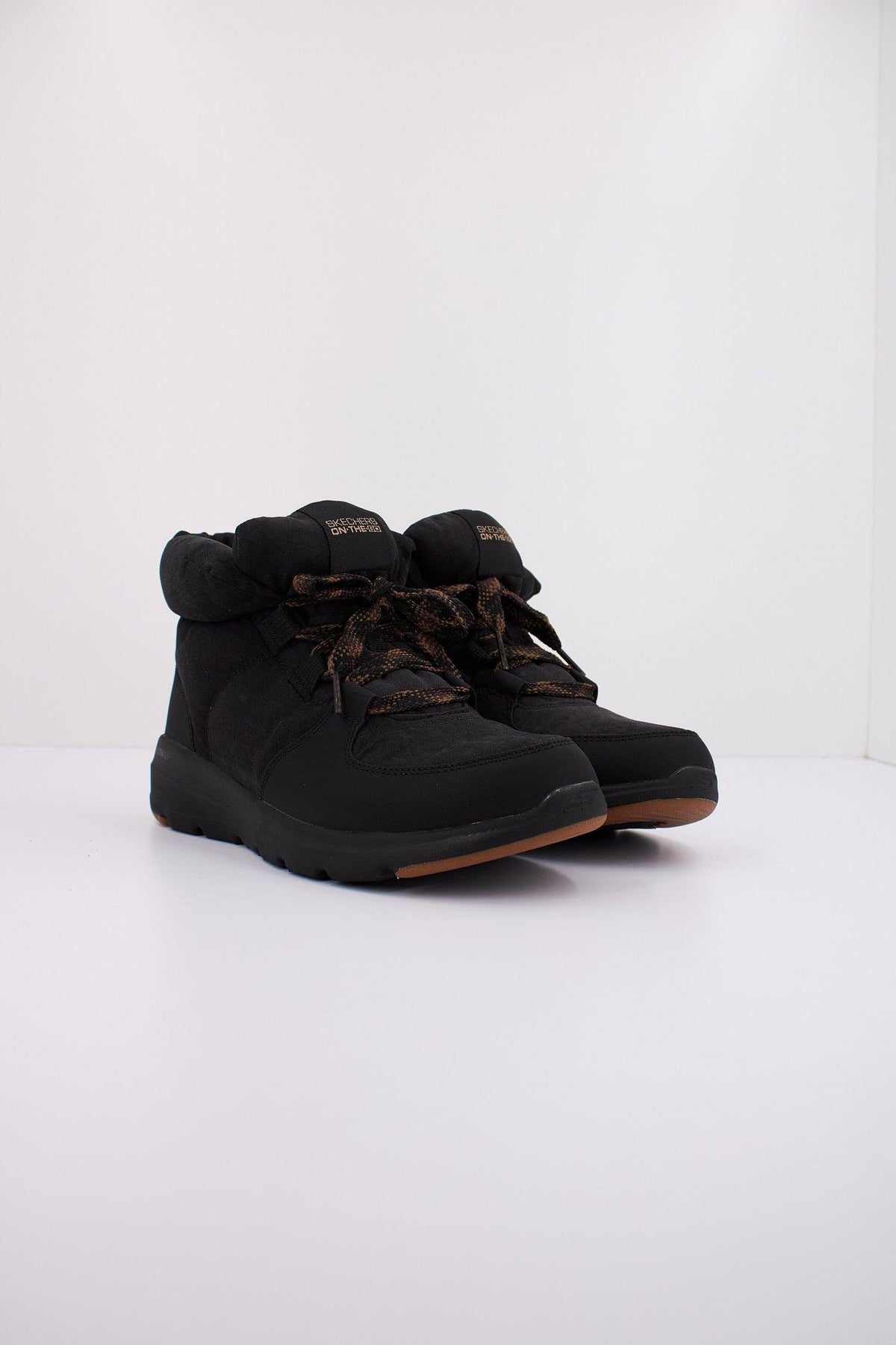 SKECHERS GLACIAL ULTRA-TREND en color NEGRO  (2)