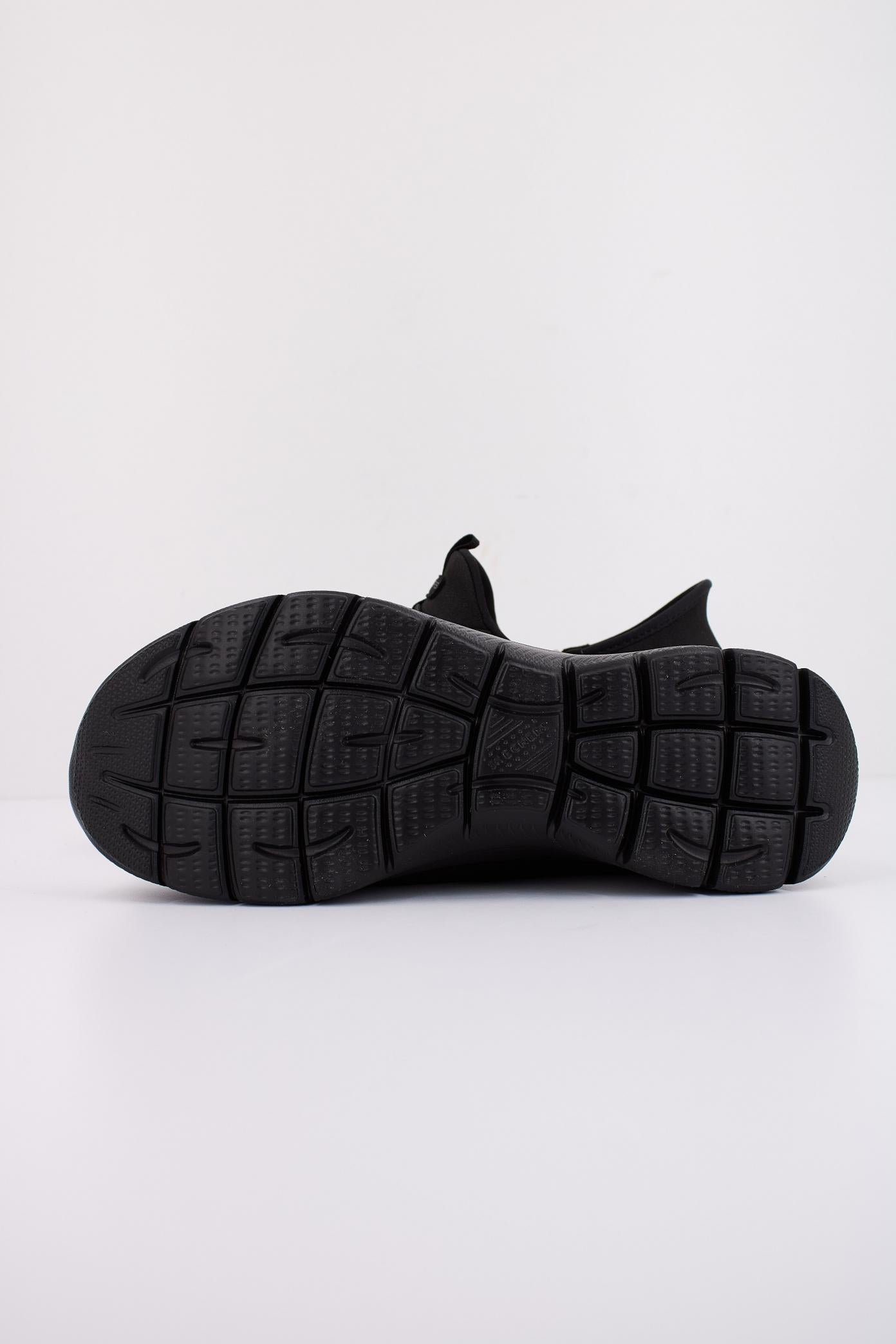SKECHERS SUMMITS-UNKNOWN TRAI SLIP-INS en color NEGRO  (5)