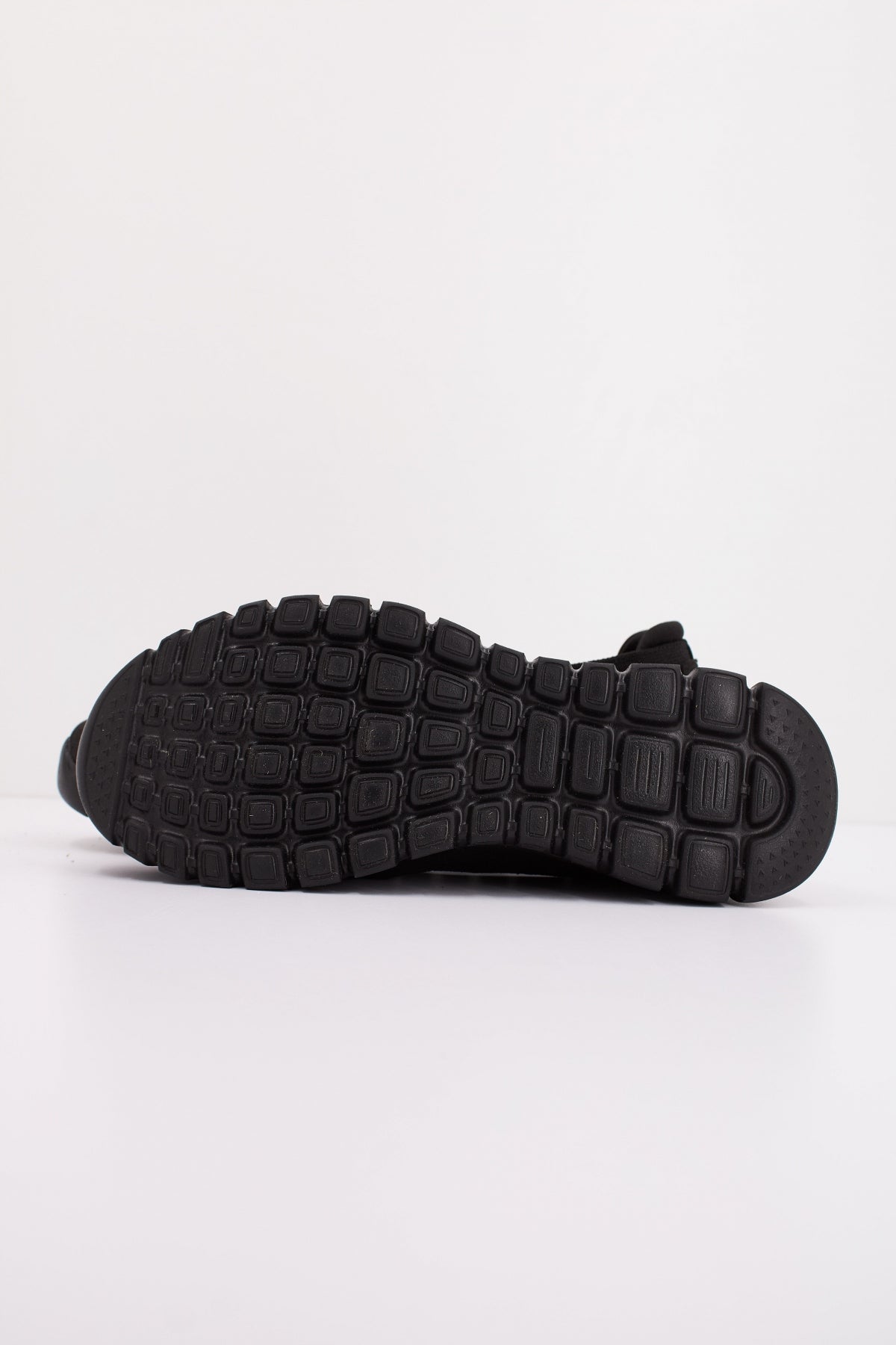SKECHERS GRACEFUL - LEANING I en color NEGRO  (5)