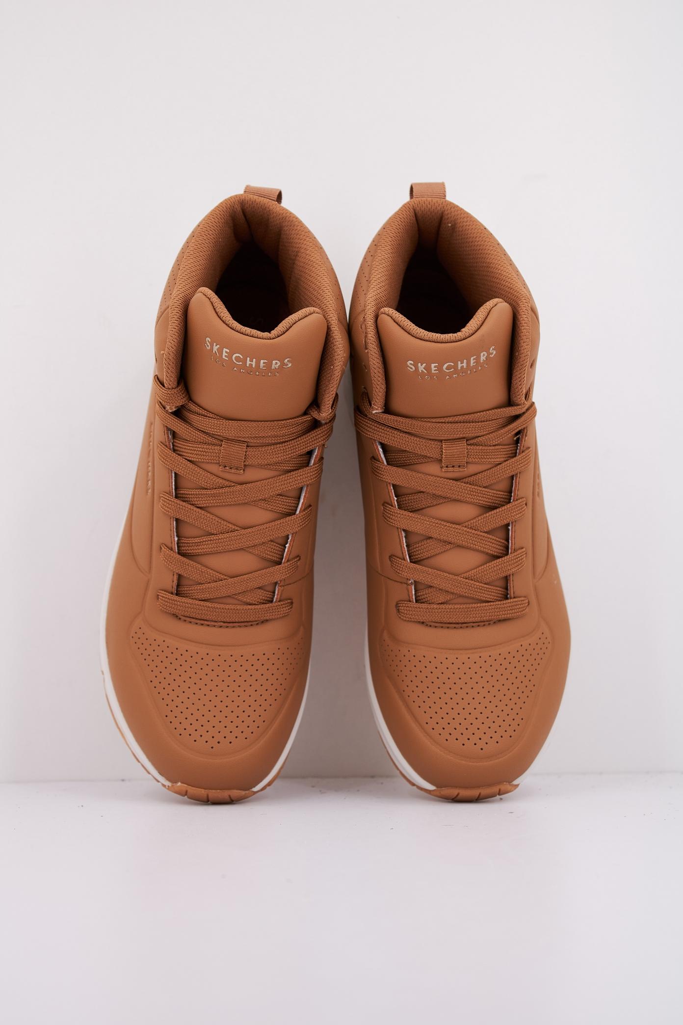 SKECHERS UNO - STAND HIGH en color MARRON  (3)
