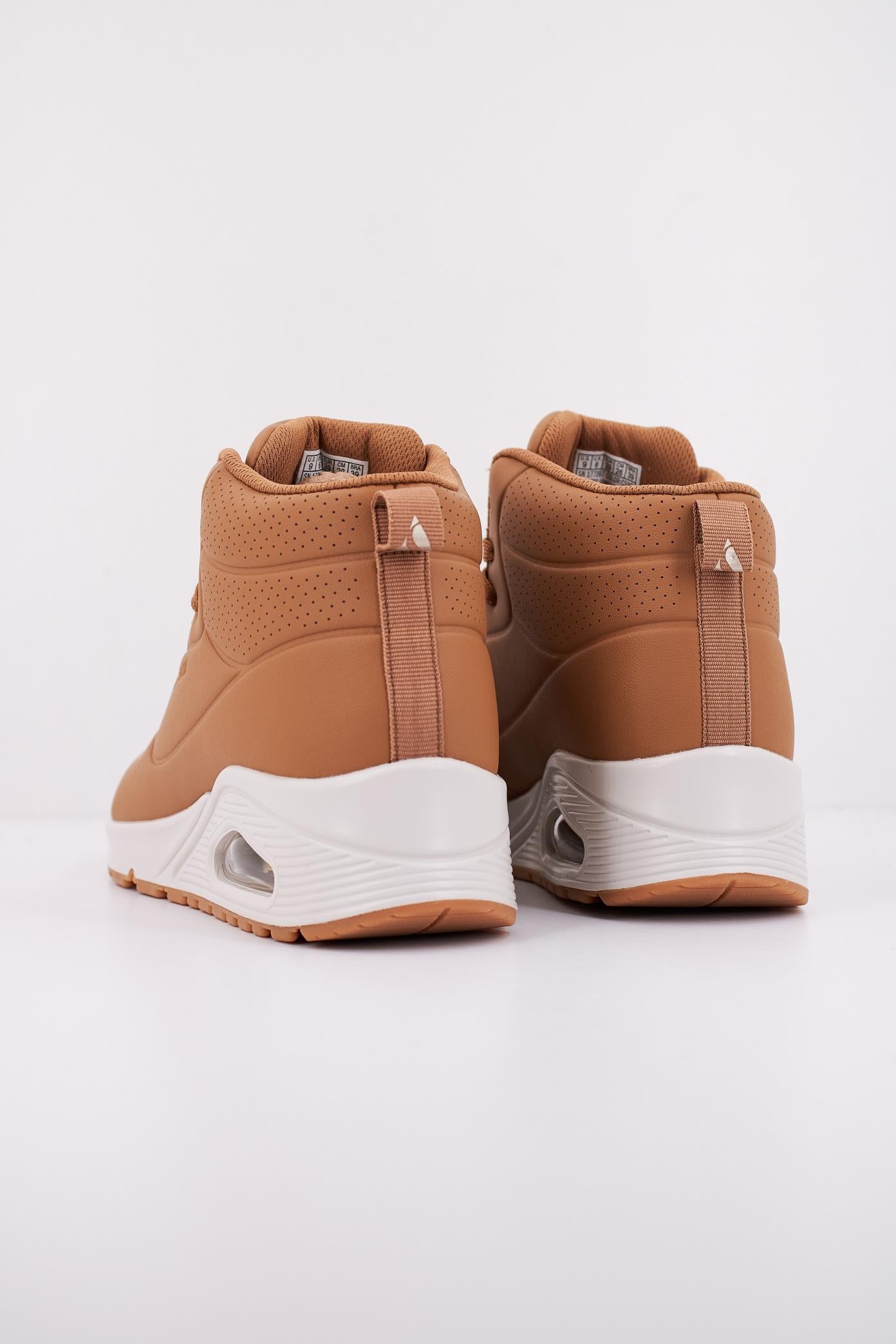 SKECHERS UNO - STAND HIGH en color MARRON  (4)