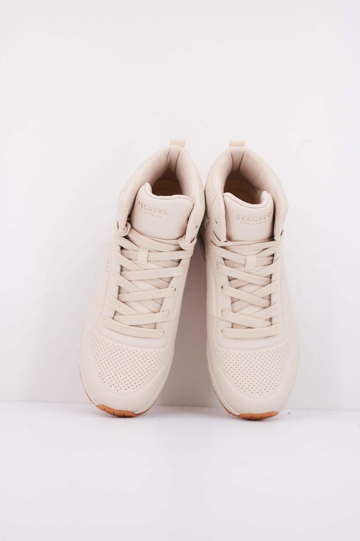 SKECHERS UNO - STAND HIGH en color BEIS  (2)