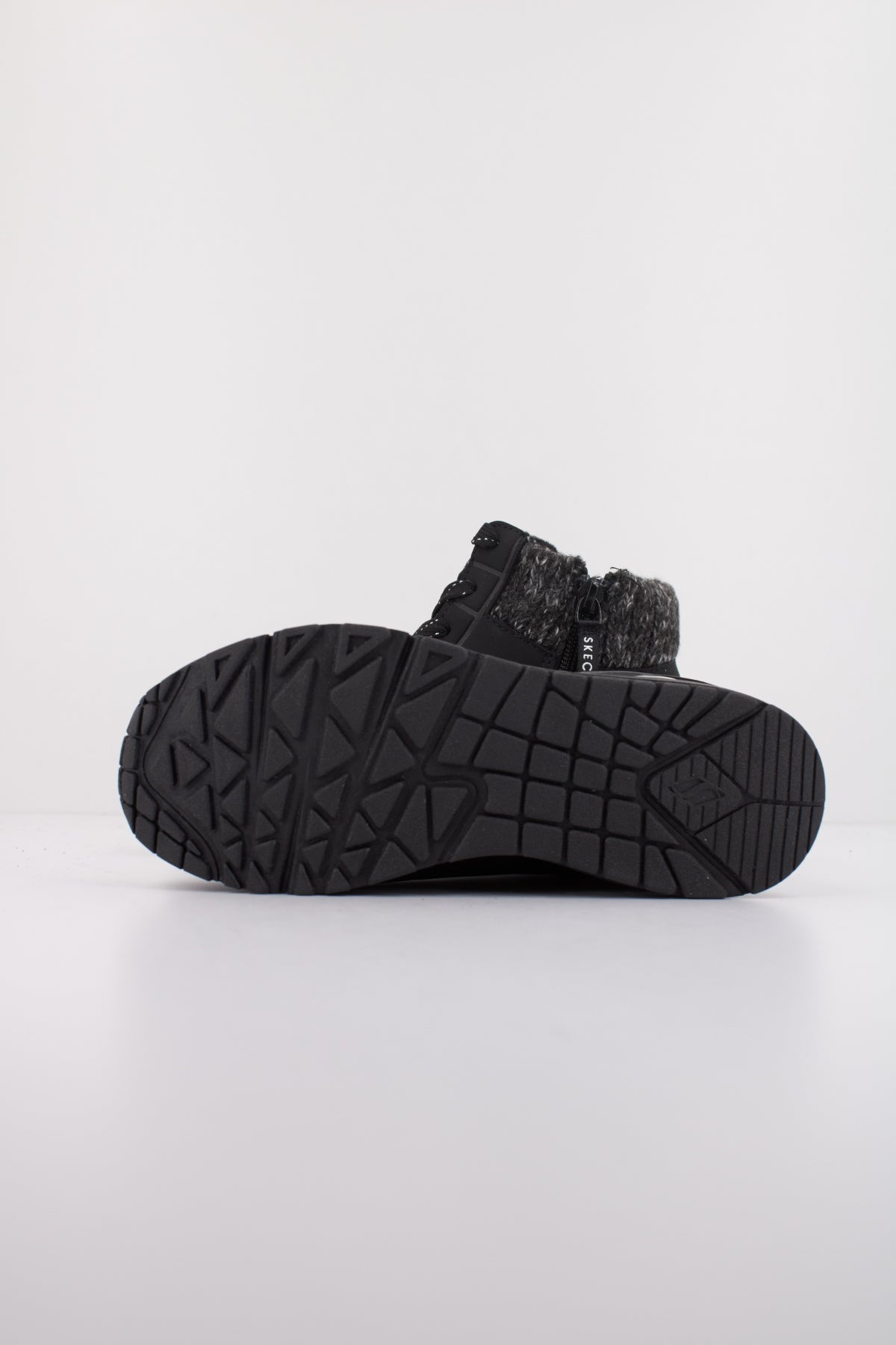 SKECHERS UNO GEN DARLING DAZE en color NEGRO  (5)
