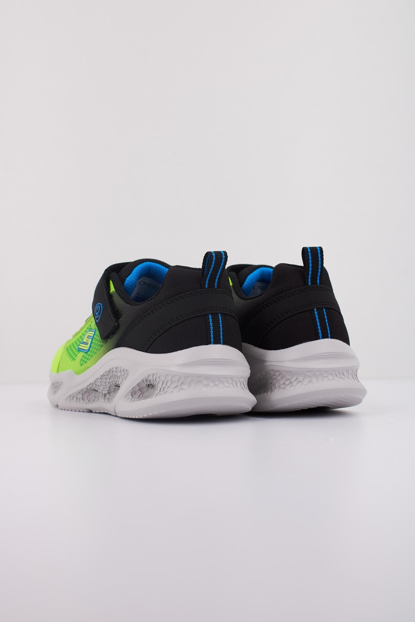 SKECHERS METEOR-LIGHTS en color NEGRO  (4)