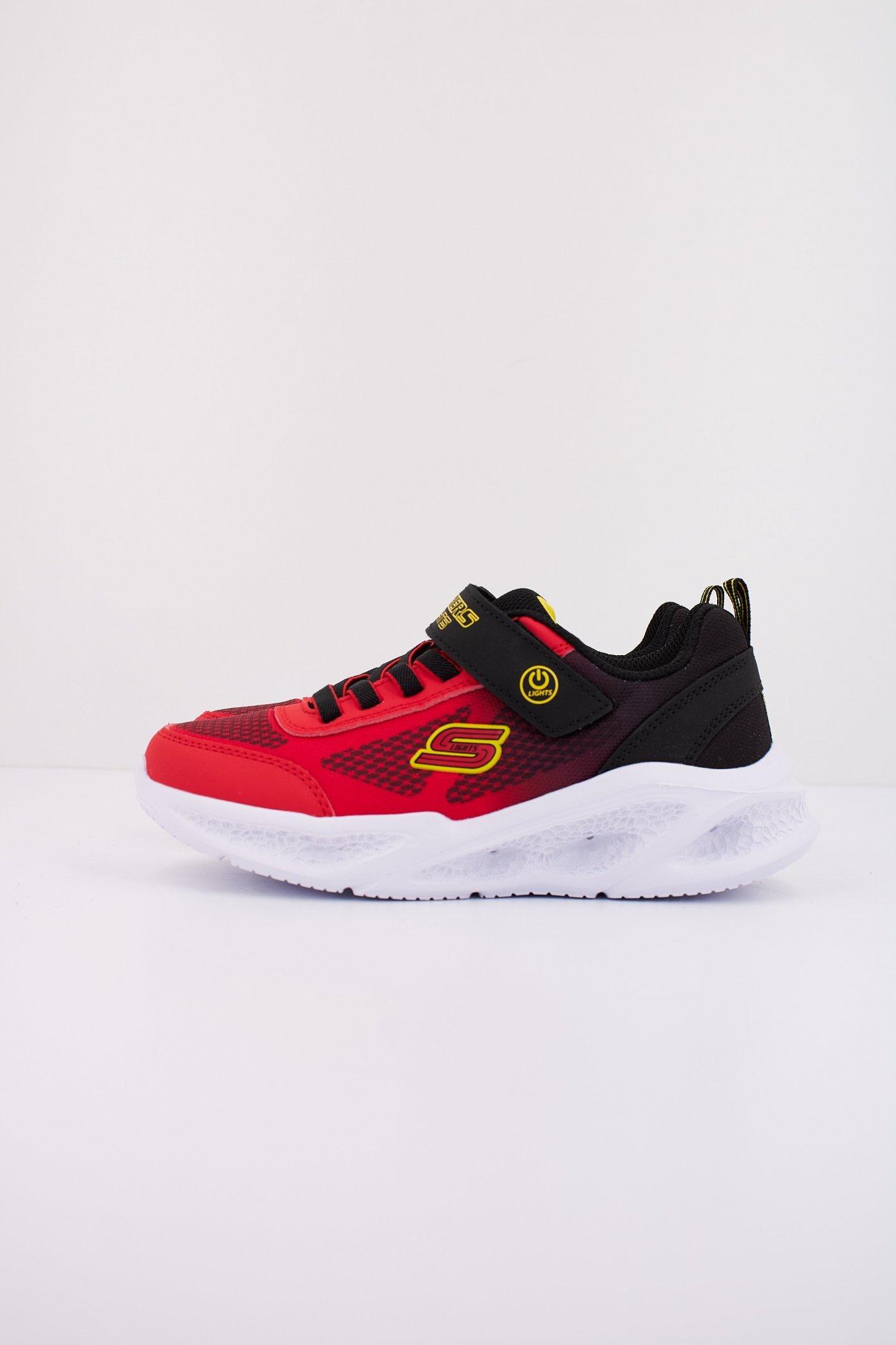 SKECHERS METEOR-LIGH en color ROJO  (1)