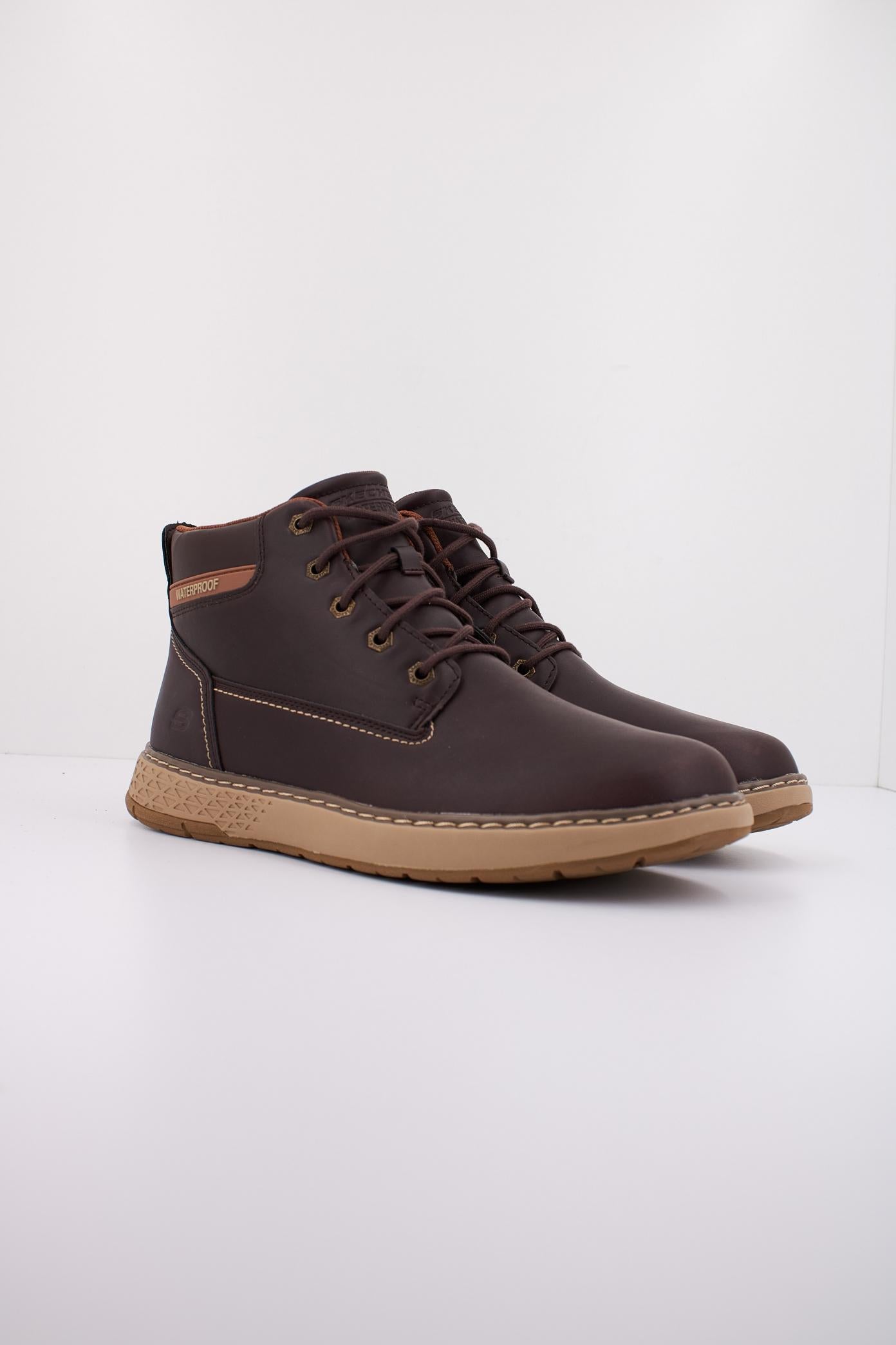 SKECHERS GARLAN - DENO en color MARRON  (2)