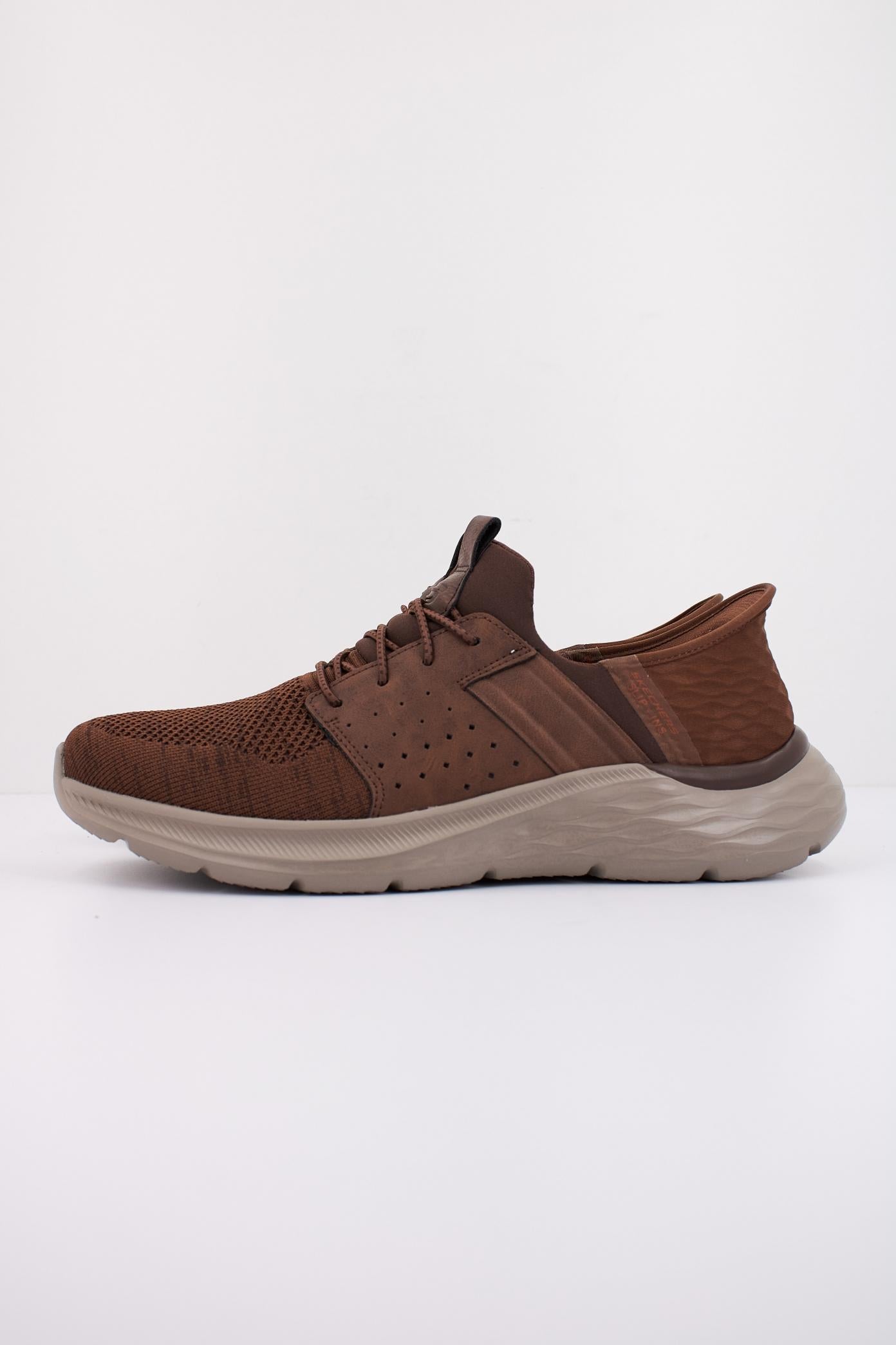 SKECHERS GARNER - NEWICK SLPI - INS en color MARRON  (1)
