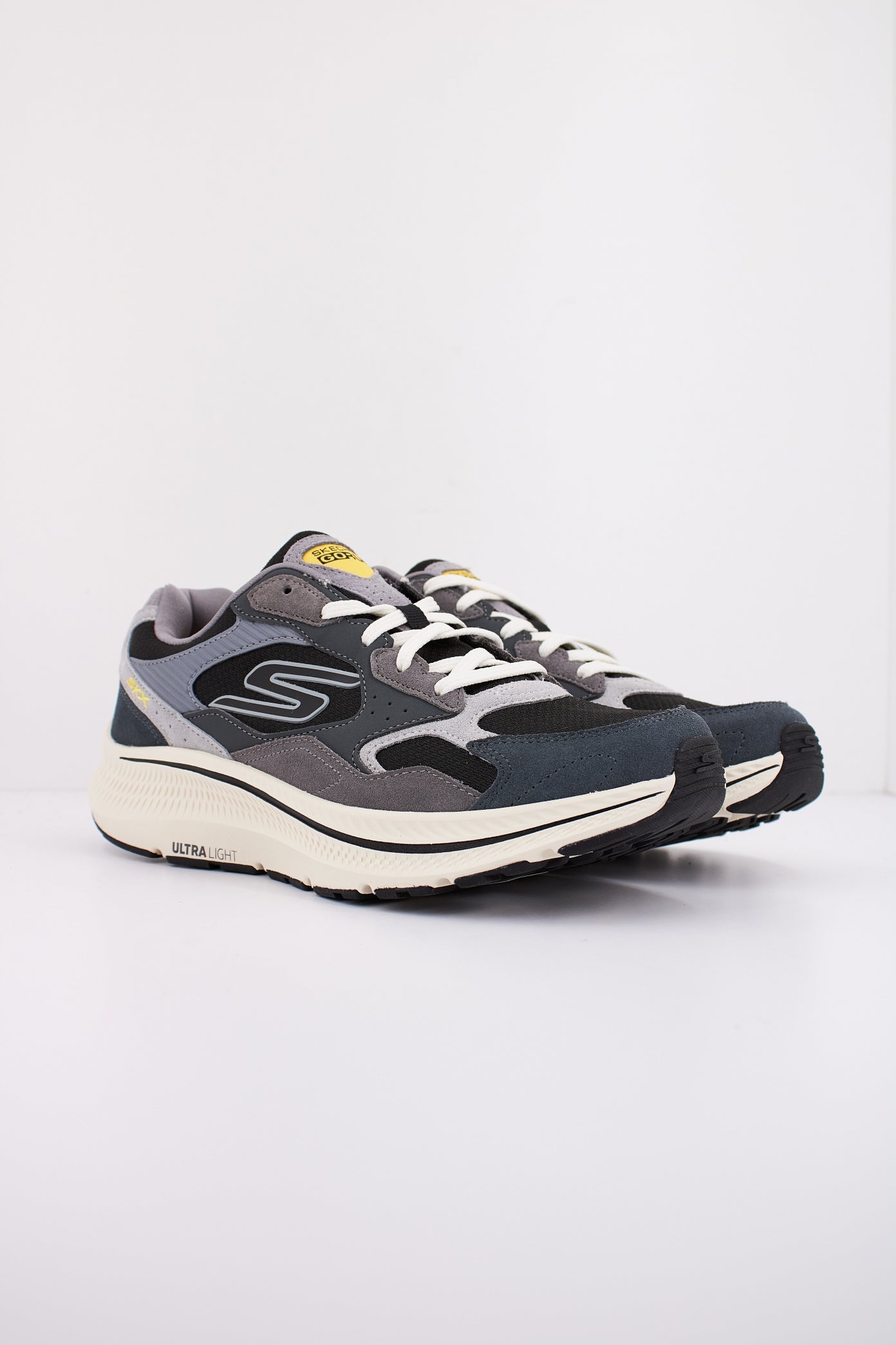 SKECHERS RUN CONSISTENT . en color GRIS  (2)