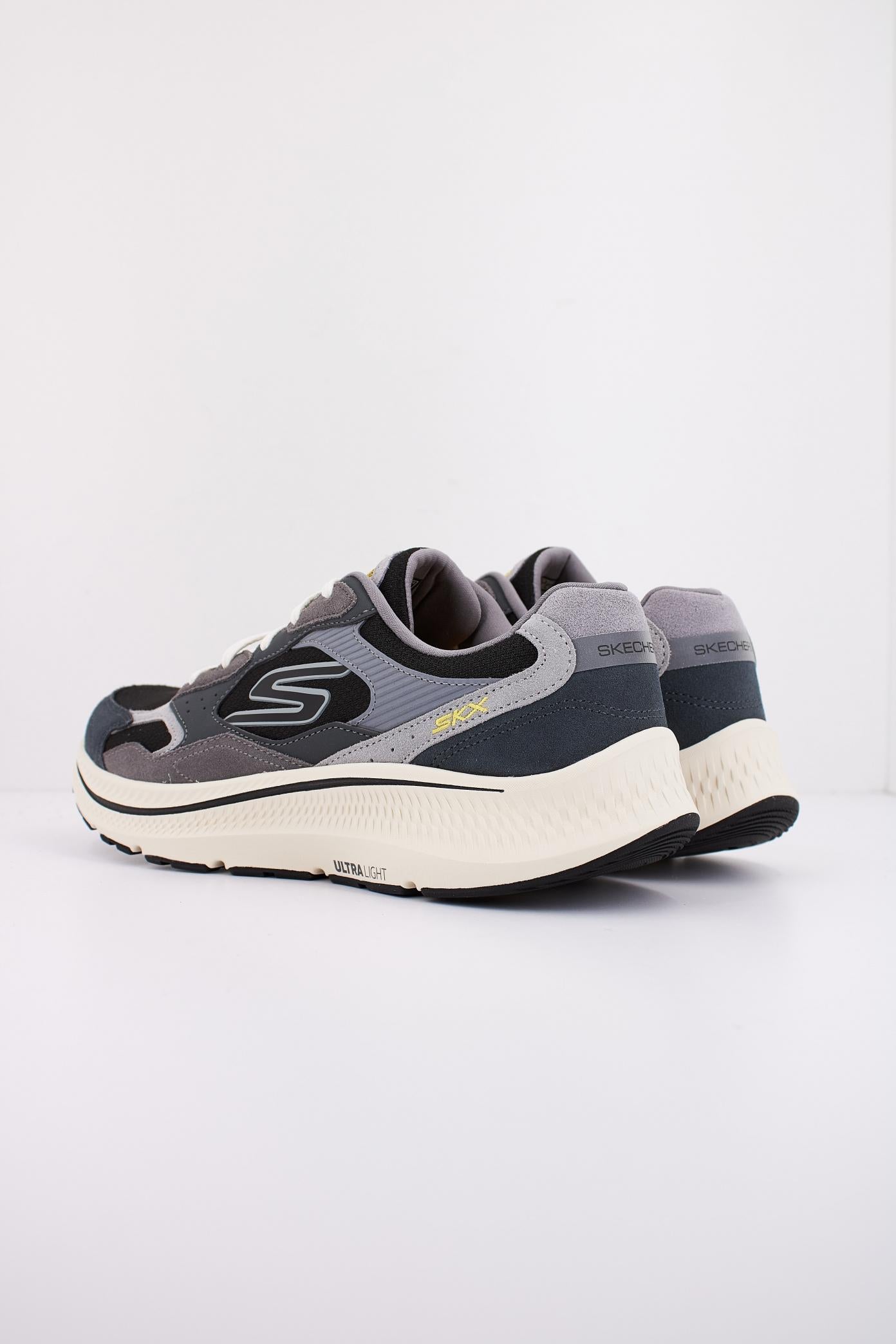 SKECHERS RUN CONSISTENT . en color GRIS  (4)
