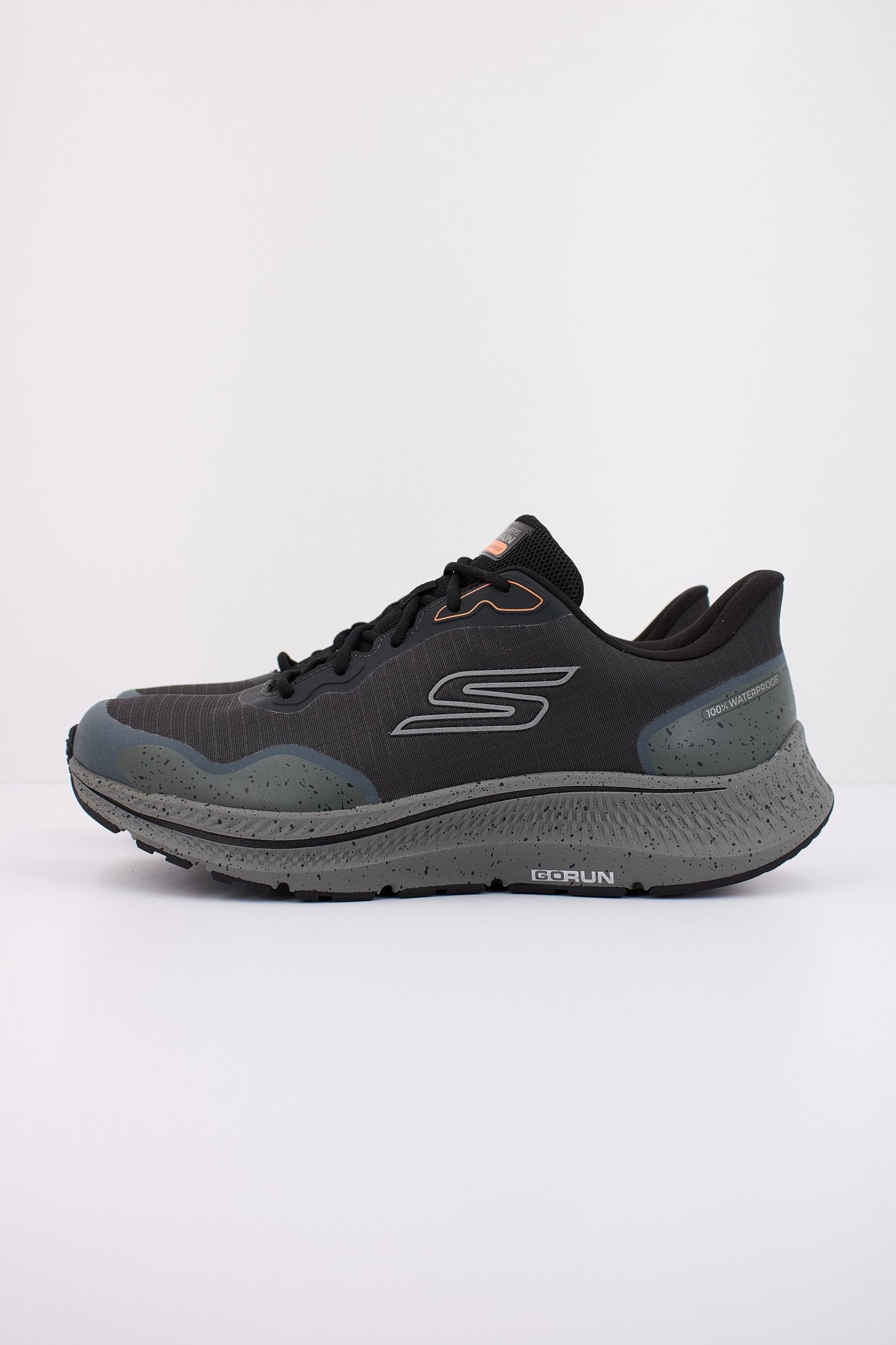 SKECHERS GO RUN CONSISTENT . en color NEGRO  (1)
