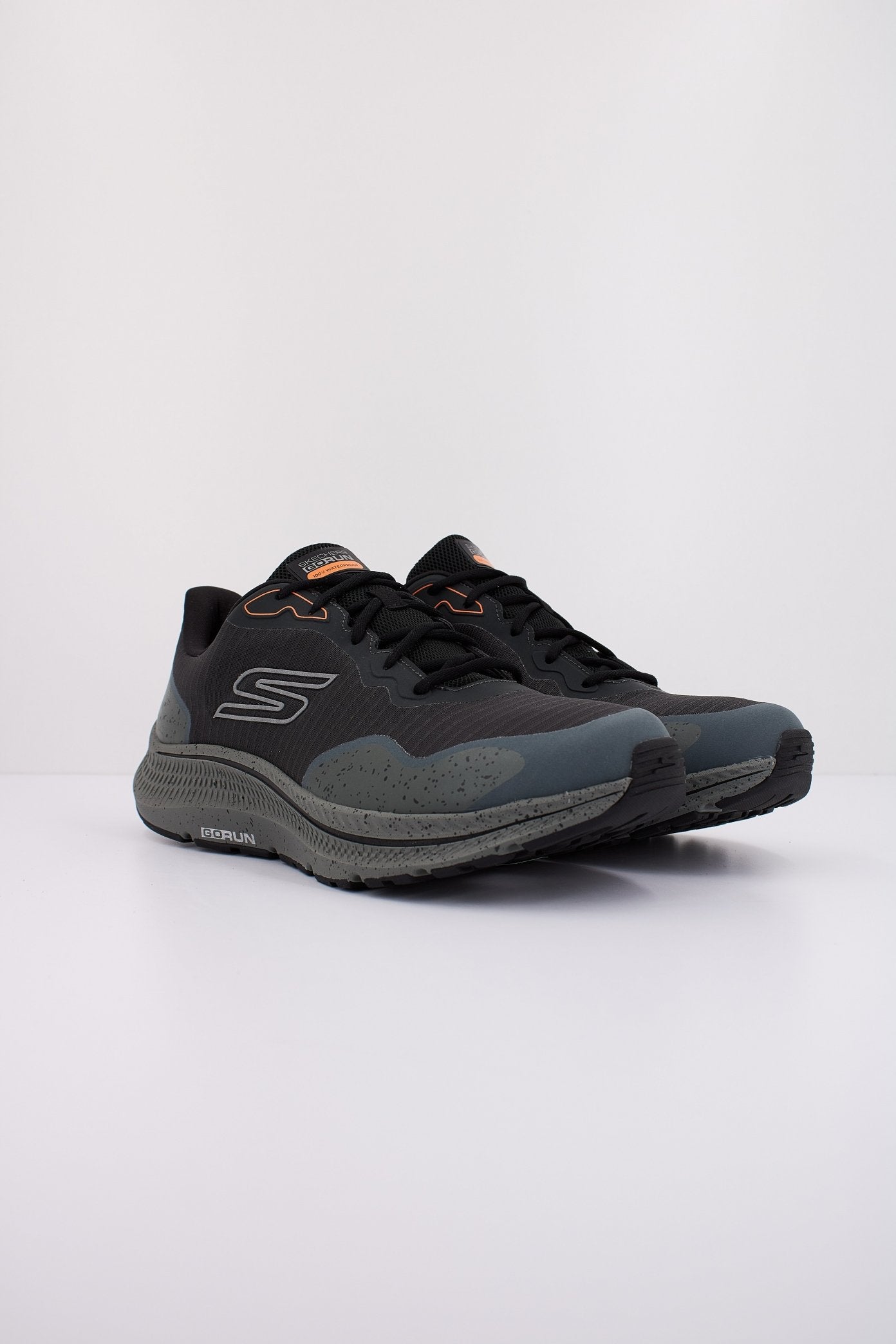 SKECHERS GO RUN CONSISTENT . en color NEGRO  (2)
