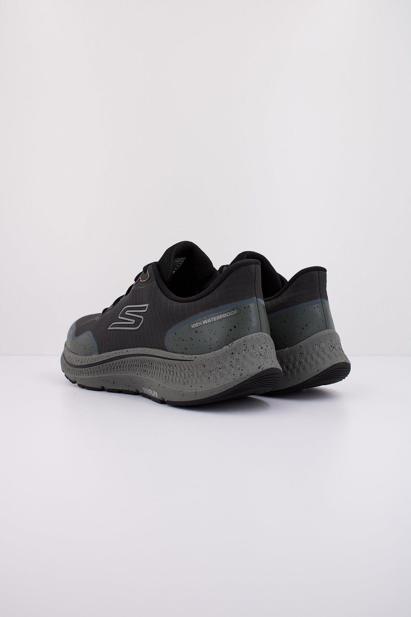 SKECHERS GO RUN CONSISTENT . en color NEGRO  (4)