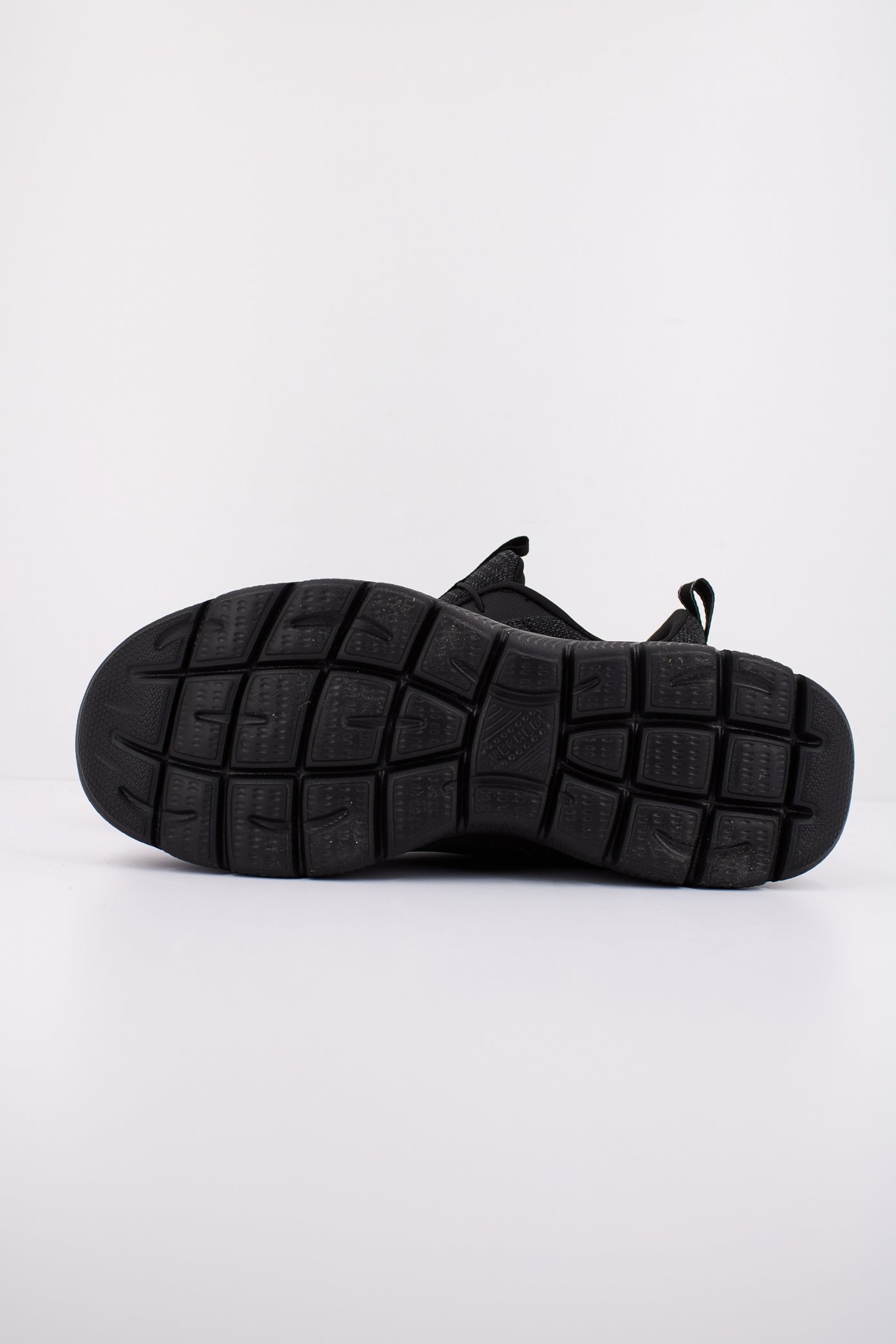 SKECHERS SUMMITS - SORENZ en color NEGRO  (5)