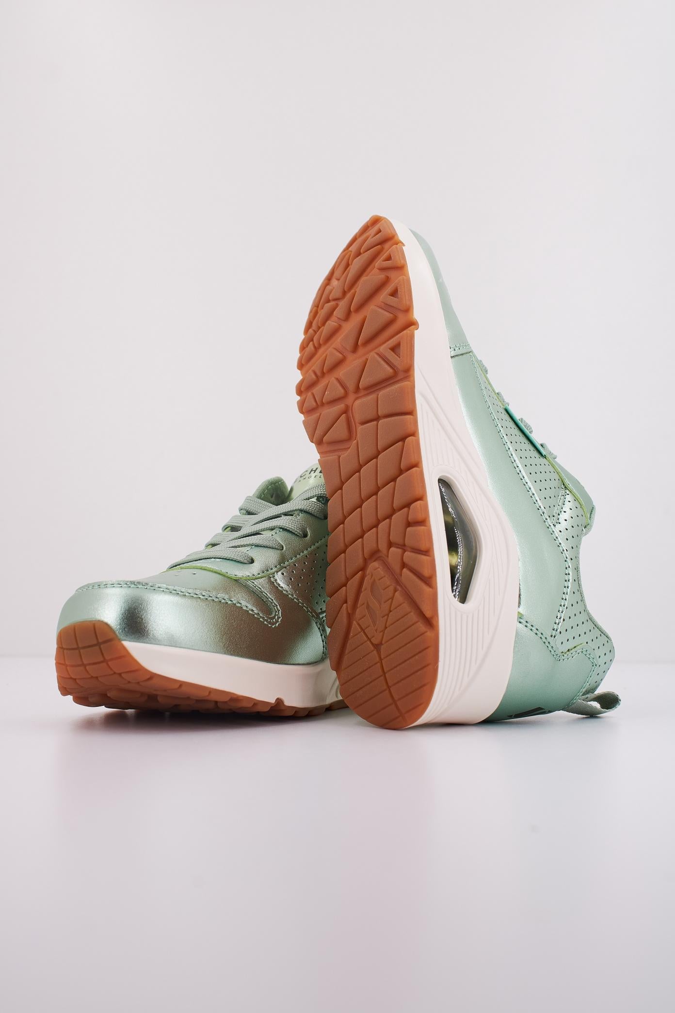 SKECHERS UNO - METALLIXS en color VERDE  (5)